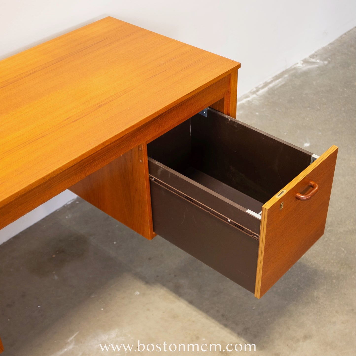 Domino Møbler Teak Desk - #A1572