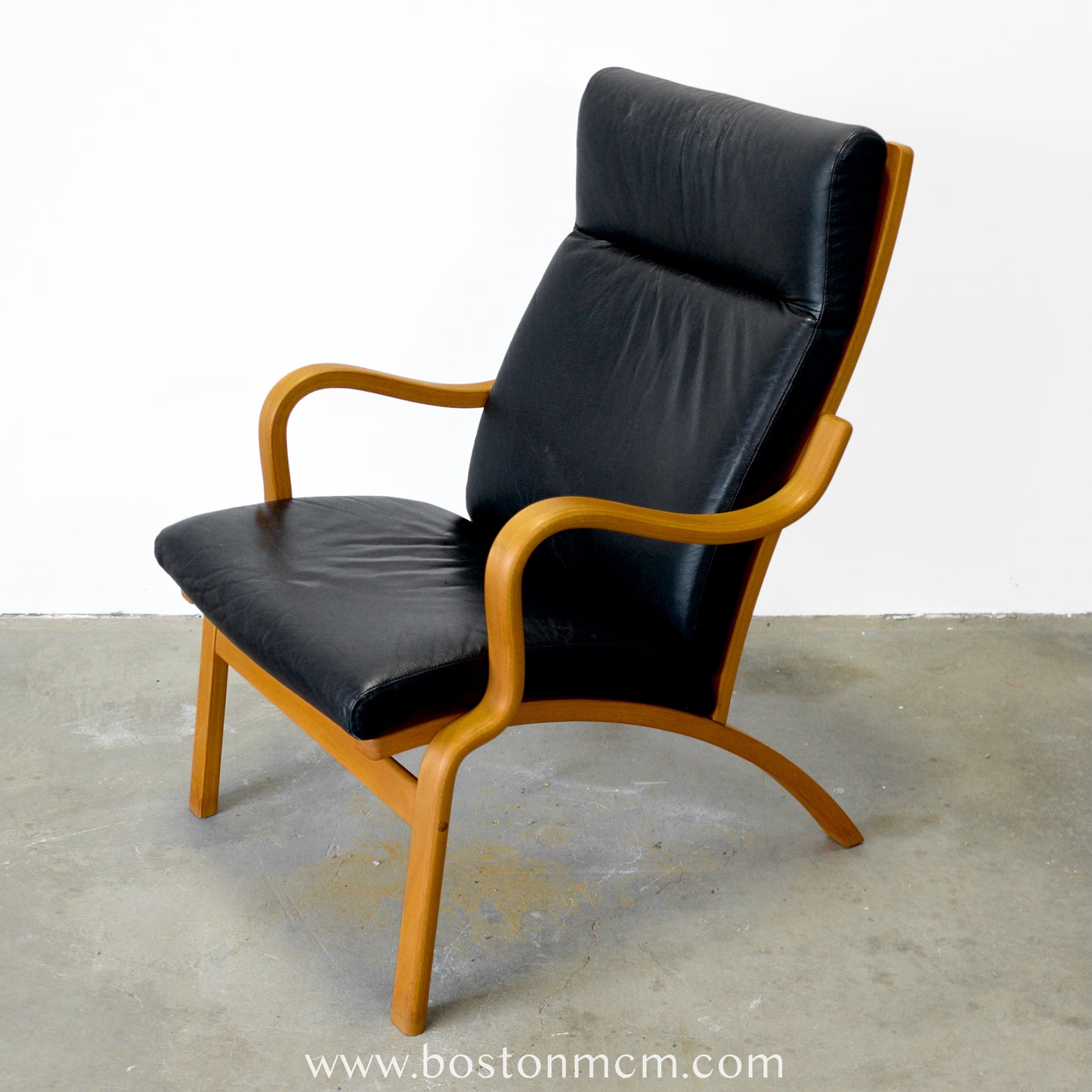 Stouby Bentwood Beech Armchair with Black Leather - #A1825