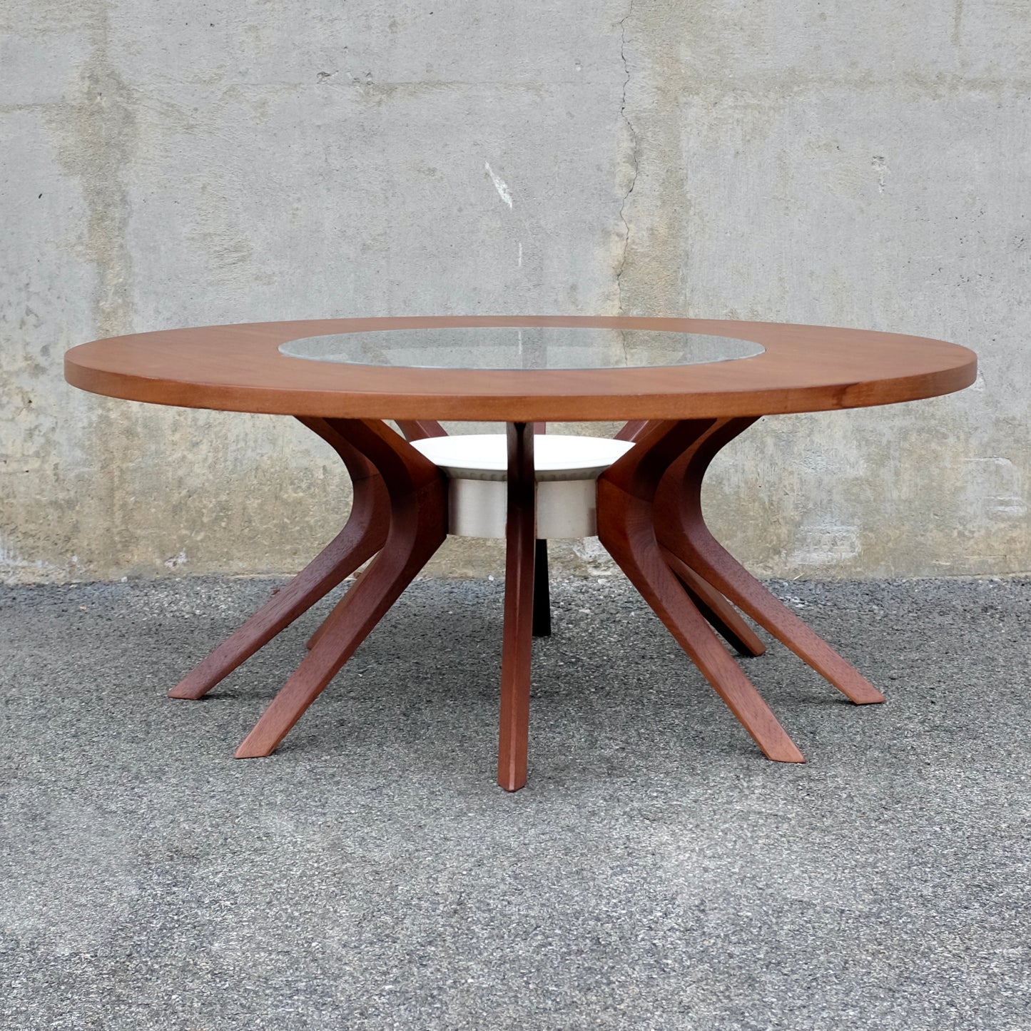 Broyhill "Brasilia" Cathedral Coffee Table With Glass Top and Planter