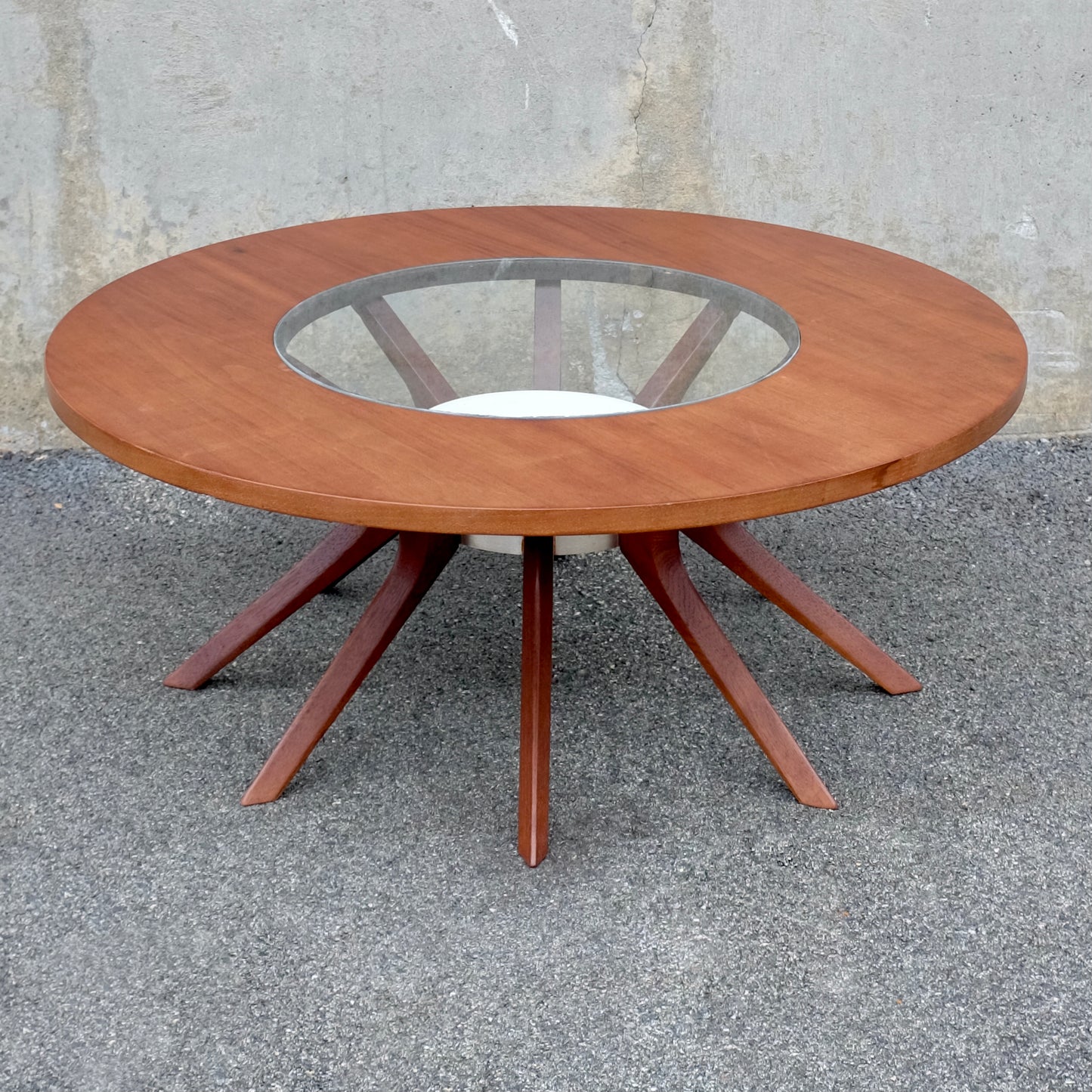 Broyhill "Brasilia" Cathedral Coffee Table With Glass Top and Planter