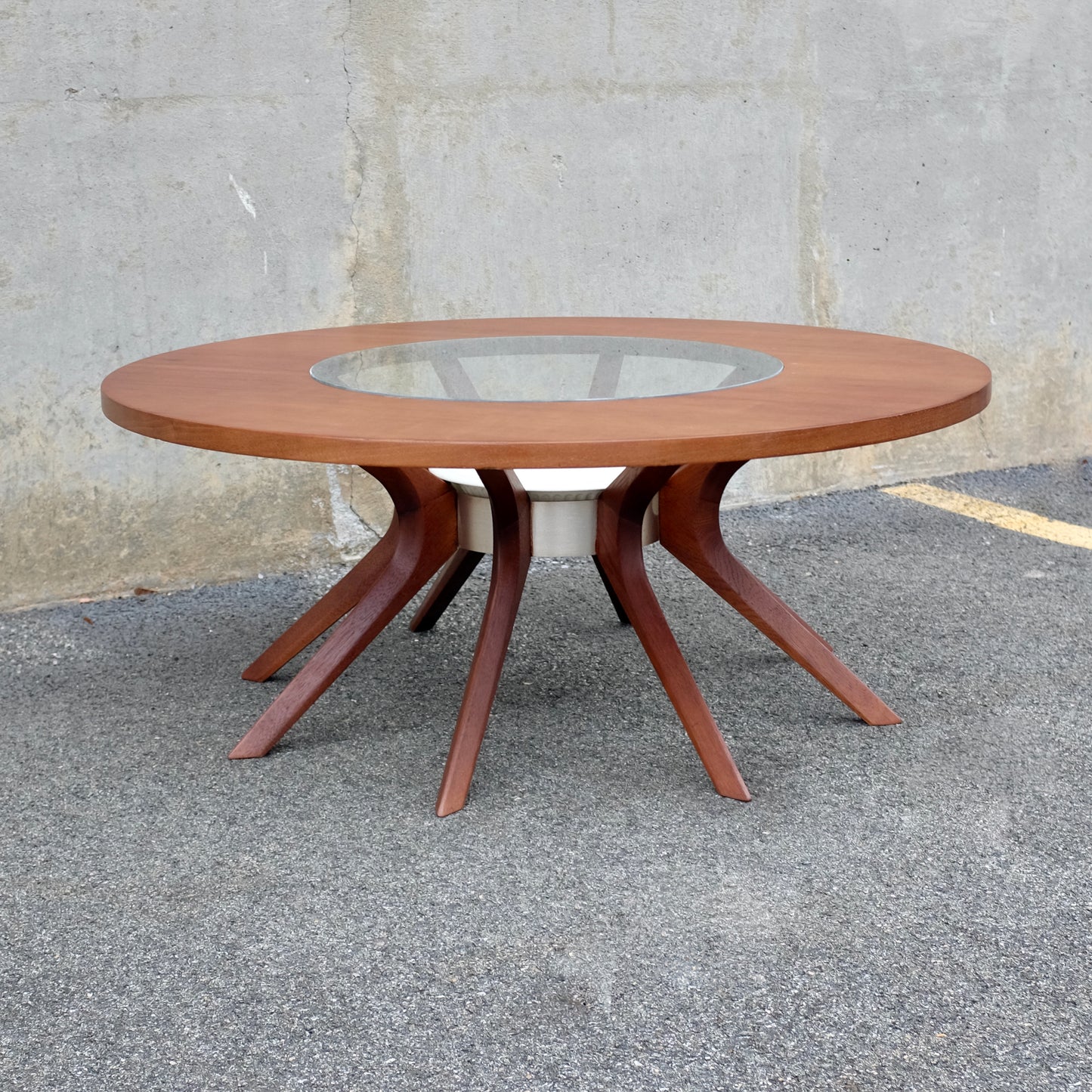 Broyhill "Brasilia" Cathedral Coffee Table With Glass Top and Planter