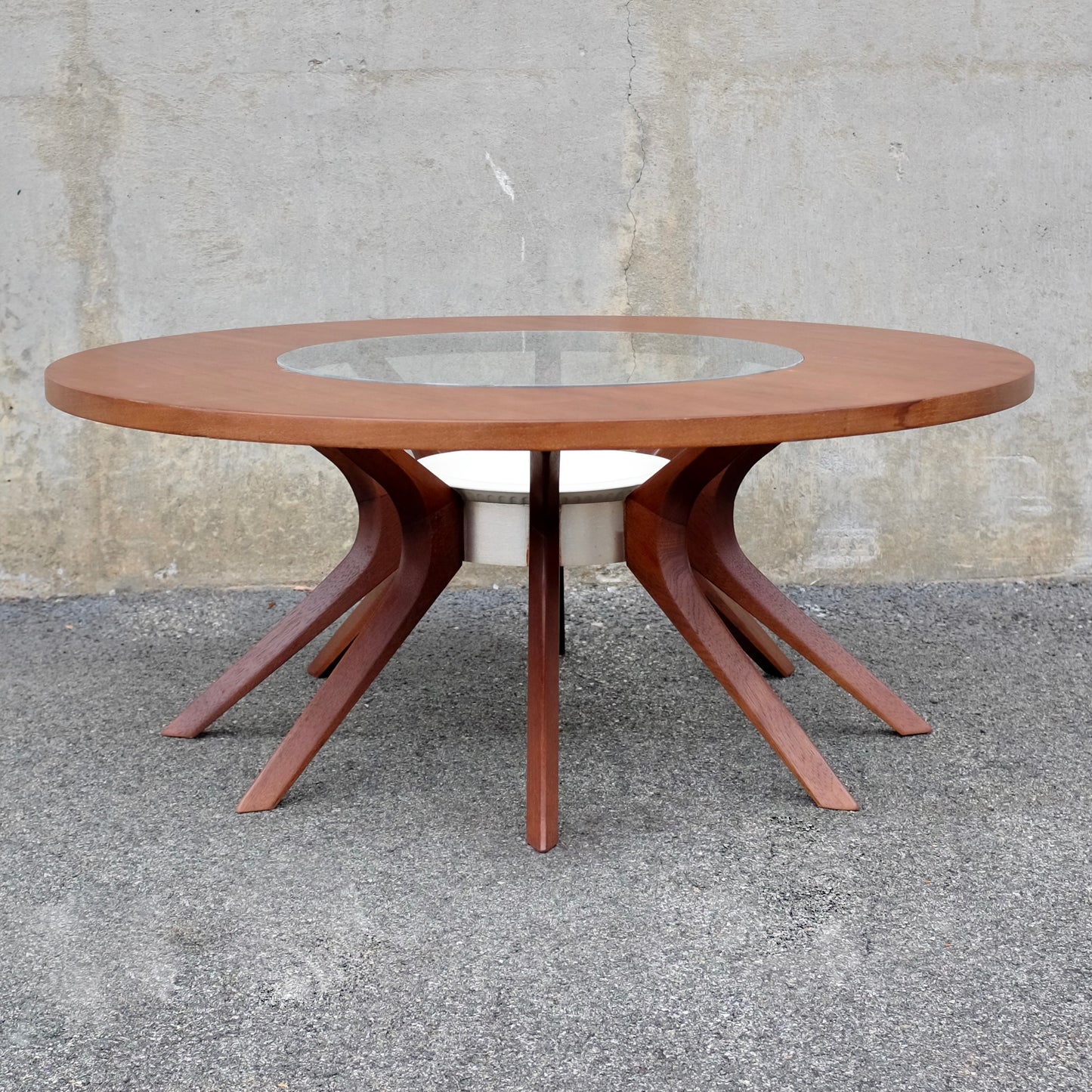 Broyhill "Brasilia" Cathedral Coffee Table With Glass Top and Planter