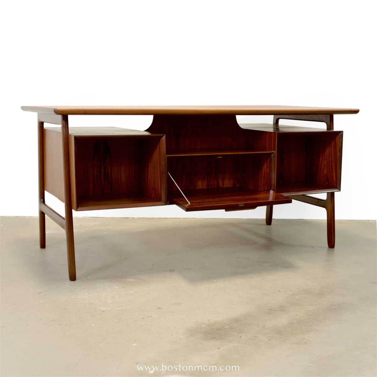 Omann Jun. Møbelfabrik
Model No. 75 Rosewood Desk - #A2251