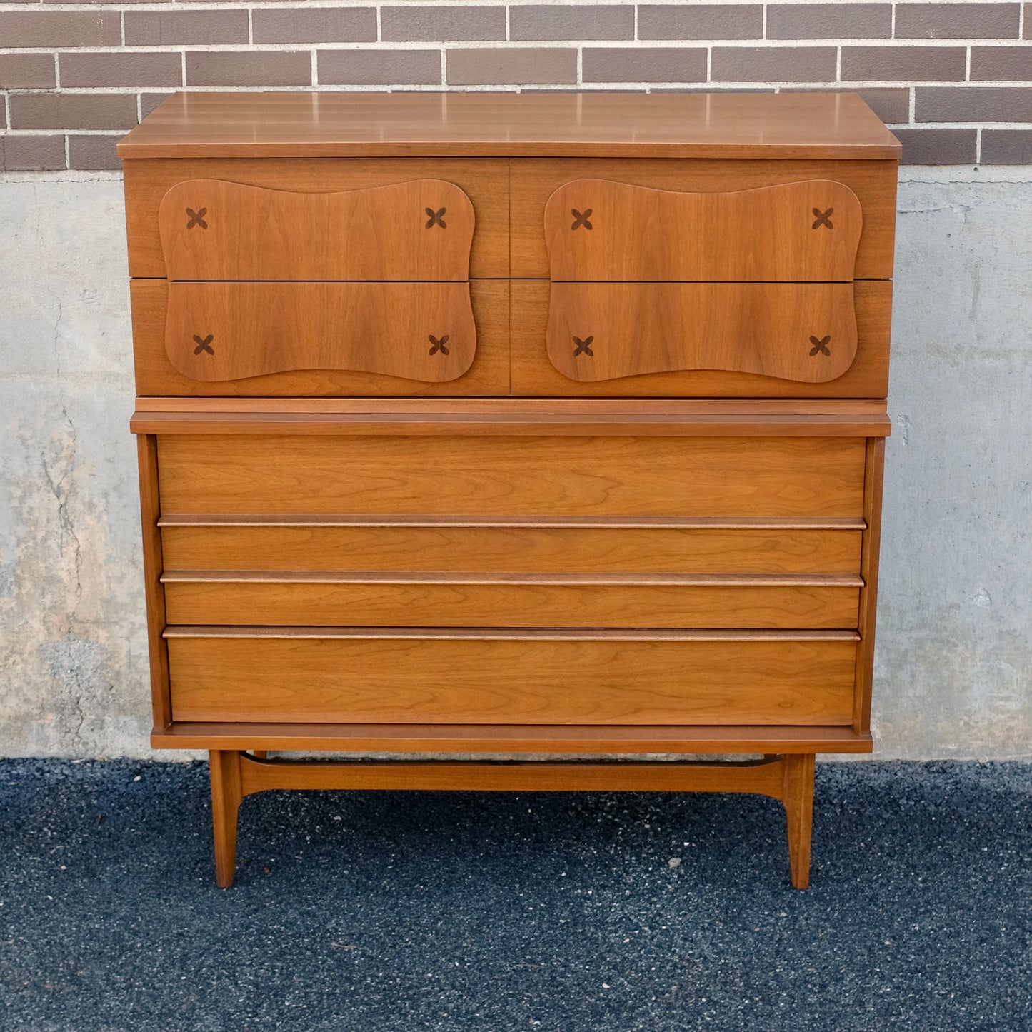 Bassett Furniture "Monterey" Walnut & Rosewood Dresser