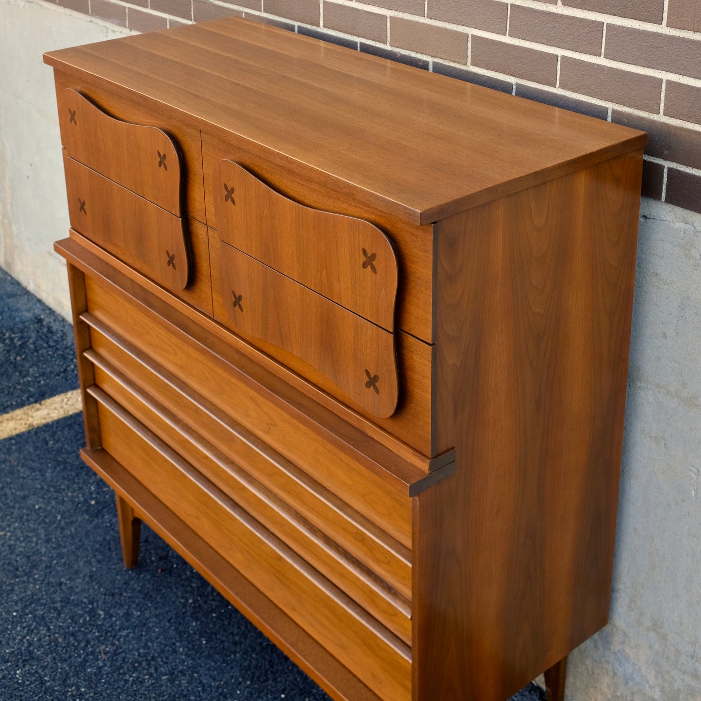 Bassett Furniture "Monterey" Walnut & Rosewood Dresser