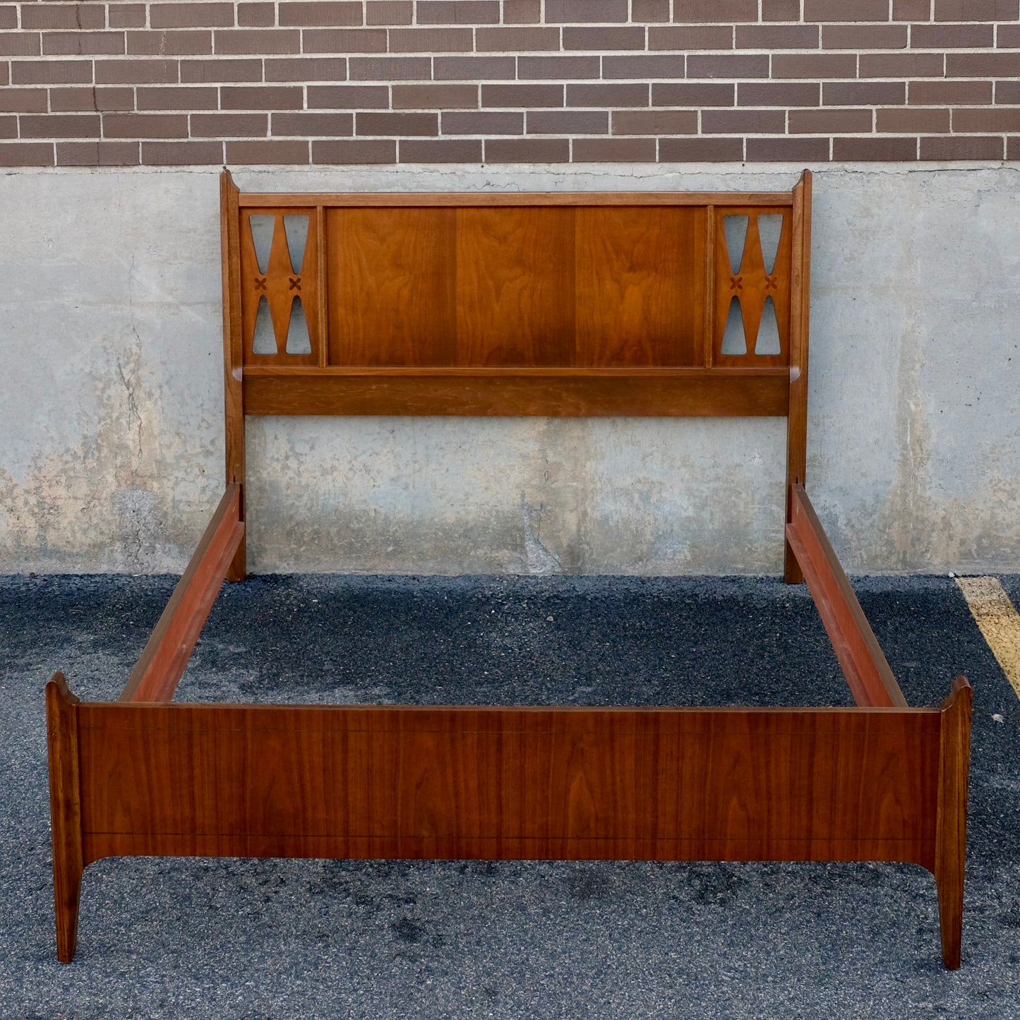 Bassett Furniture "Monterey" Walnut & Rosewood Full Size Bed Frame