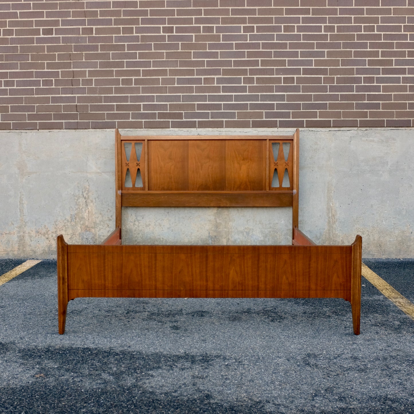Bassett Furniture "Monterey" Walnut & Rosewood Full Size Bed Frame