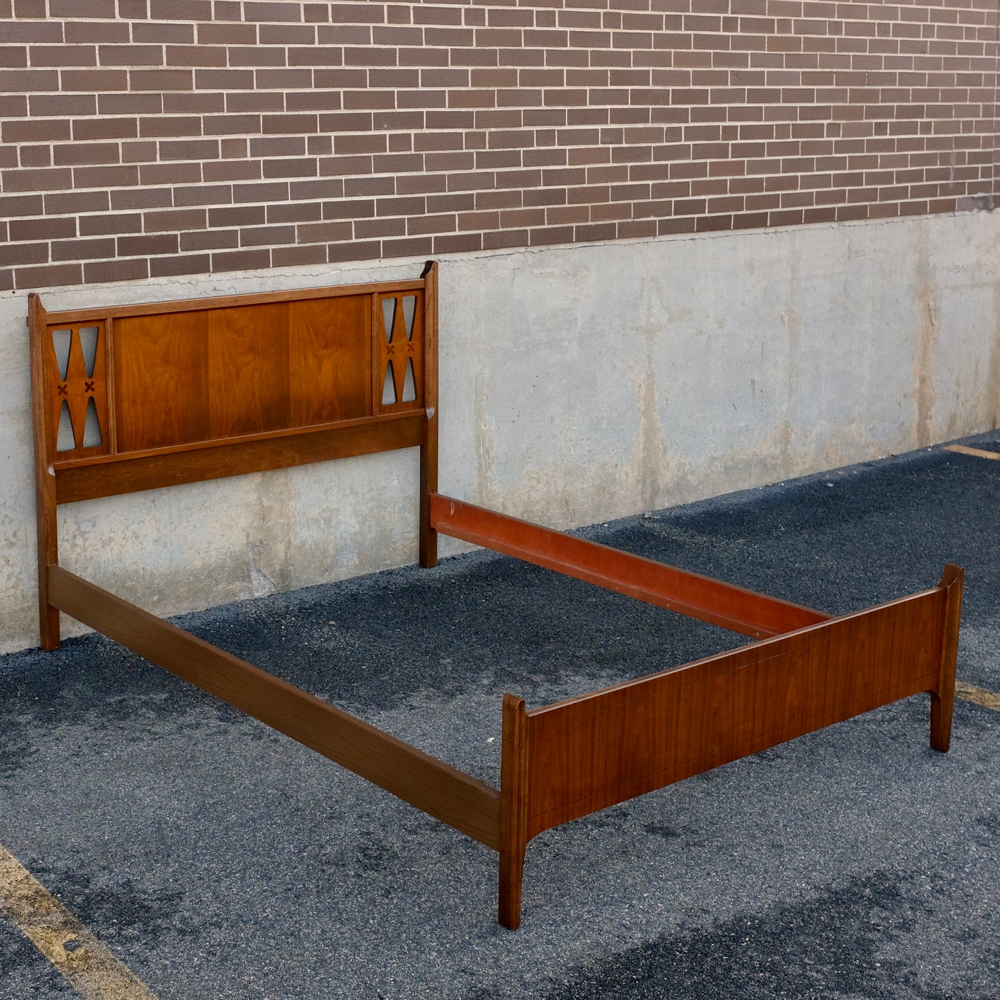 Bassett Furniture "Monterey" Walnut & Rosewood Full Size Bed Frame