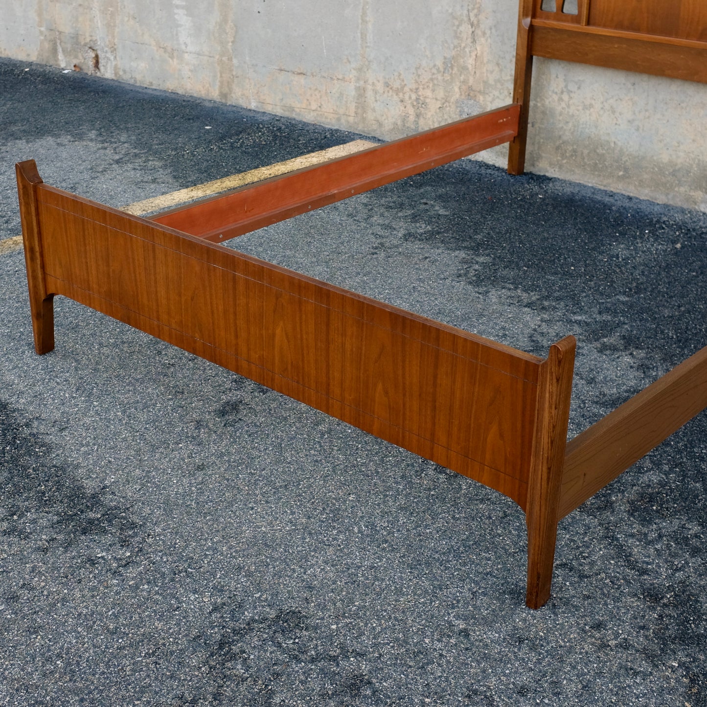 Bassett Furniture "Monterey" Walnut & Rosewood Full Size Bed Frame