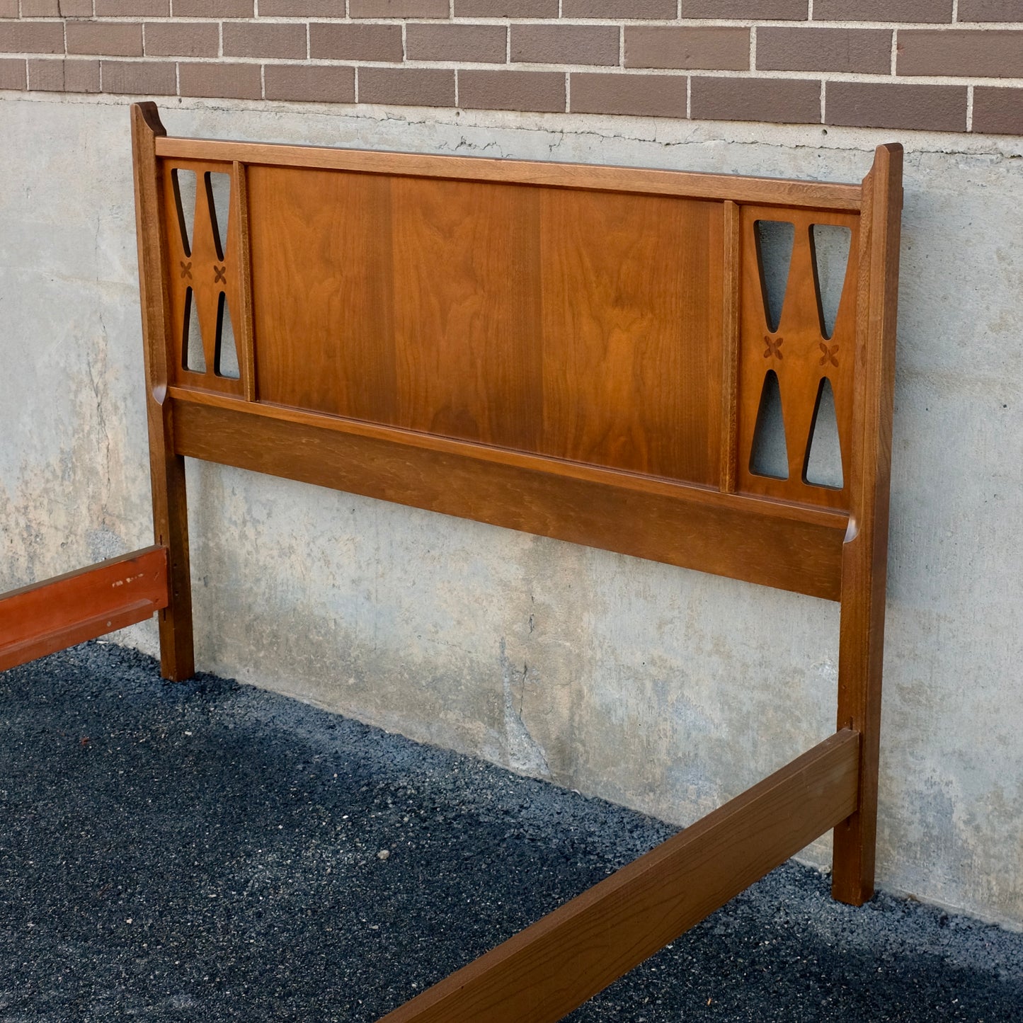 Bassett Furniture "Monterey" Walnut & Rosewood Full Size Bed Frame