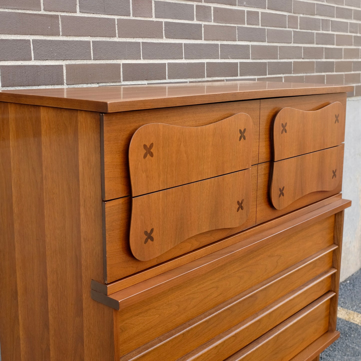 Bassett Furniture "Monterey" Walnut & Rosewood Dresser