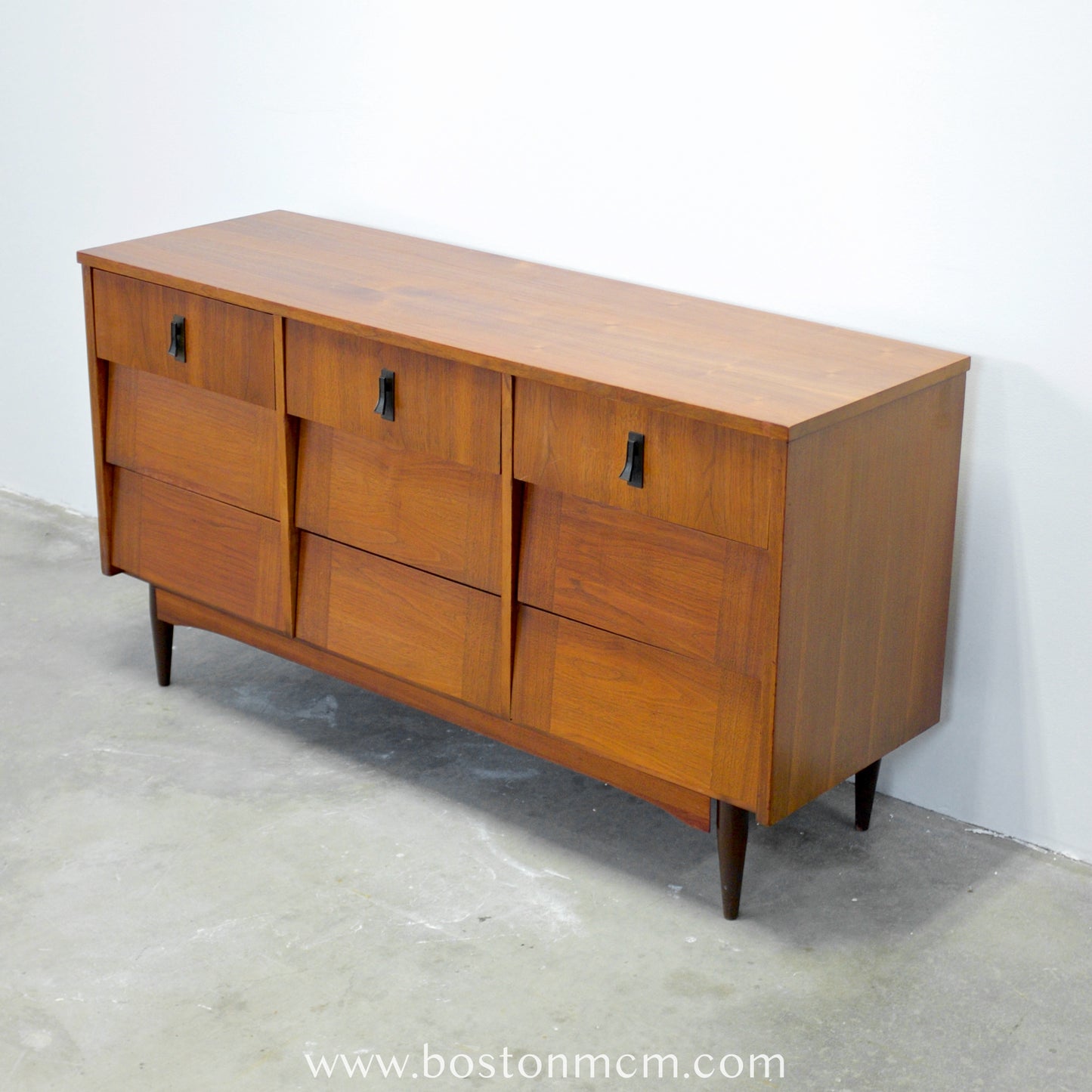 Ward Furniture Nine Drawer Dresser