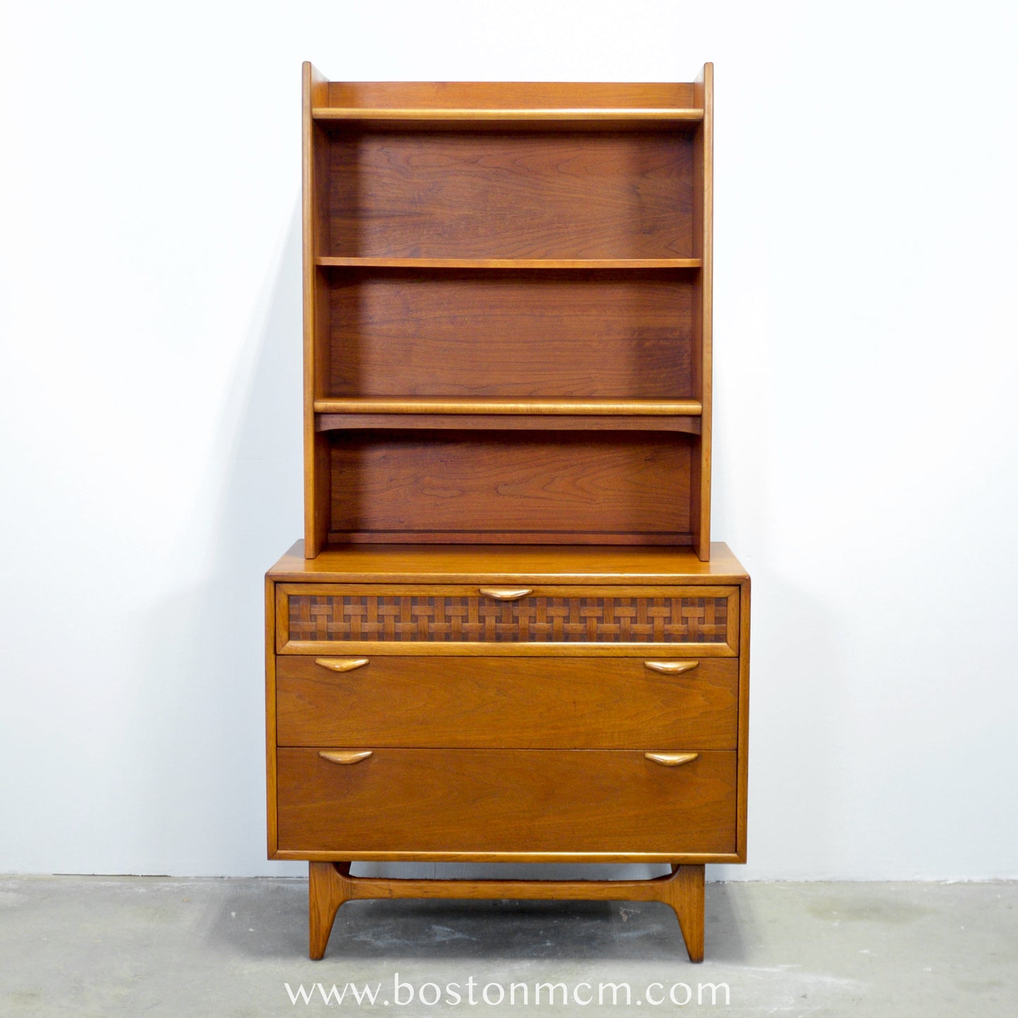 Lane Furniture "Acclaim" Walnut Hutch Top (top only)