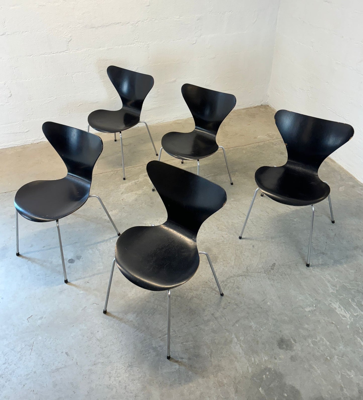 Fritz Hansen Set of Five Series 7 Chairs AKA Model 3107 Designed by Arne Jacobsen - #A1574