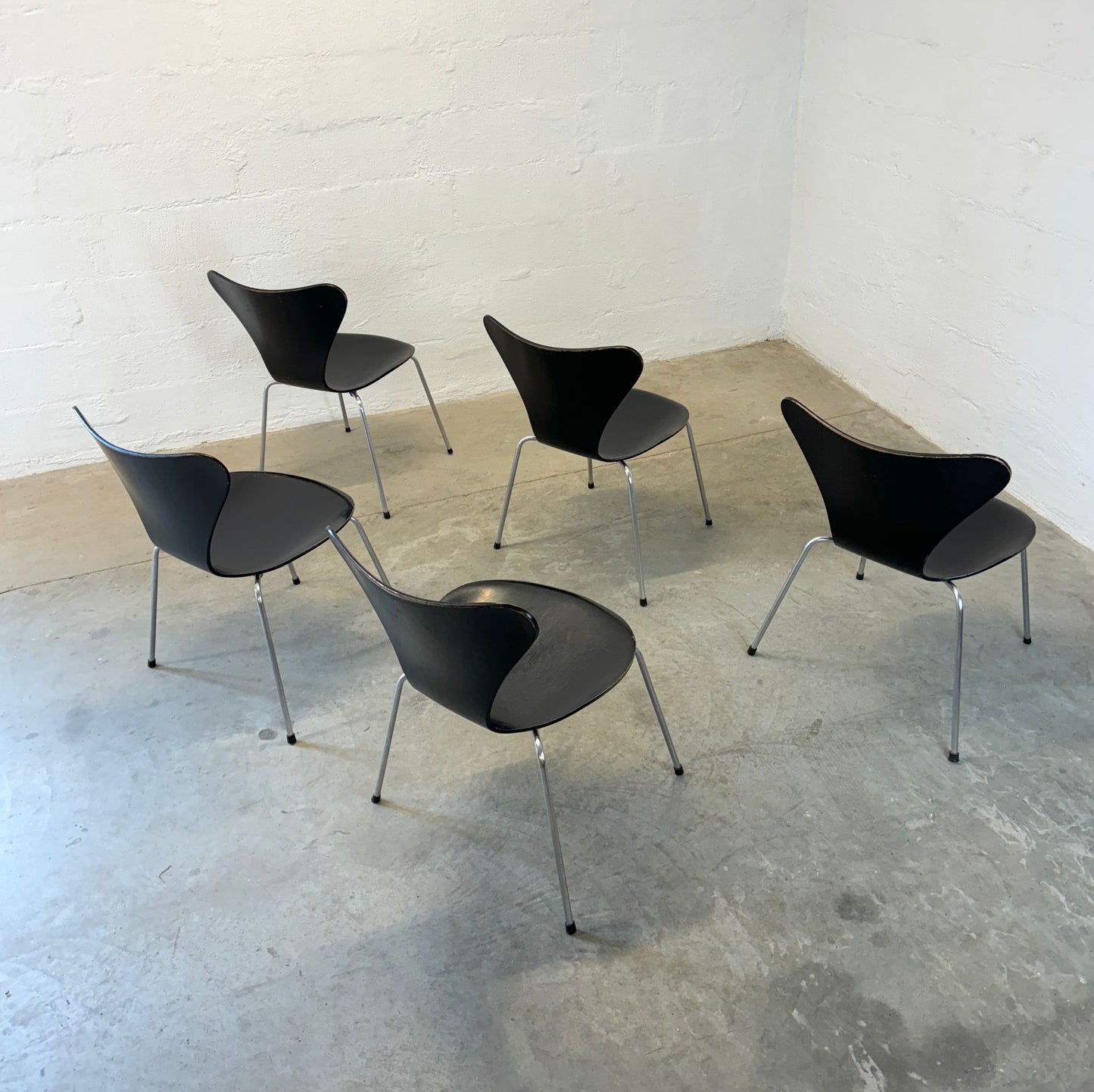 Fritz Hansen Set of Five Series 7 Chairs AKA Model 3107 Designed by Arne Jacobsen - #A1574