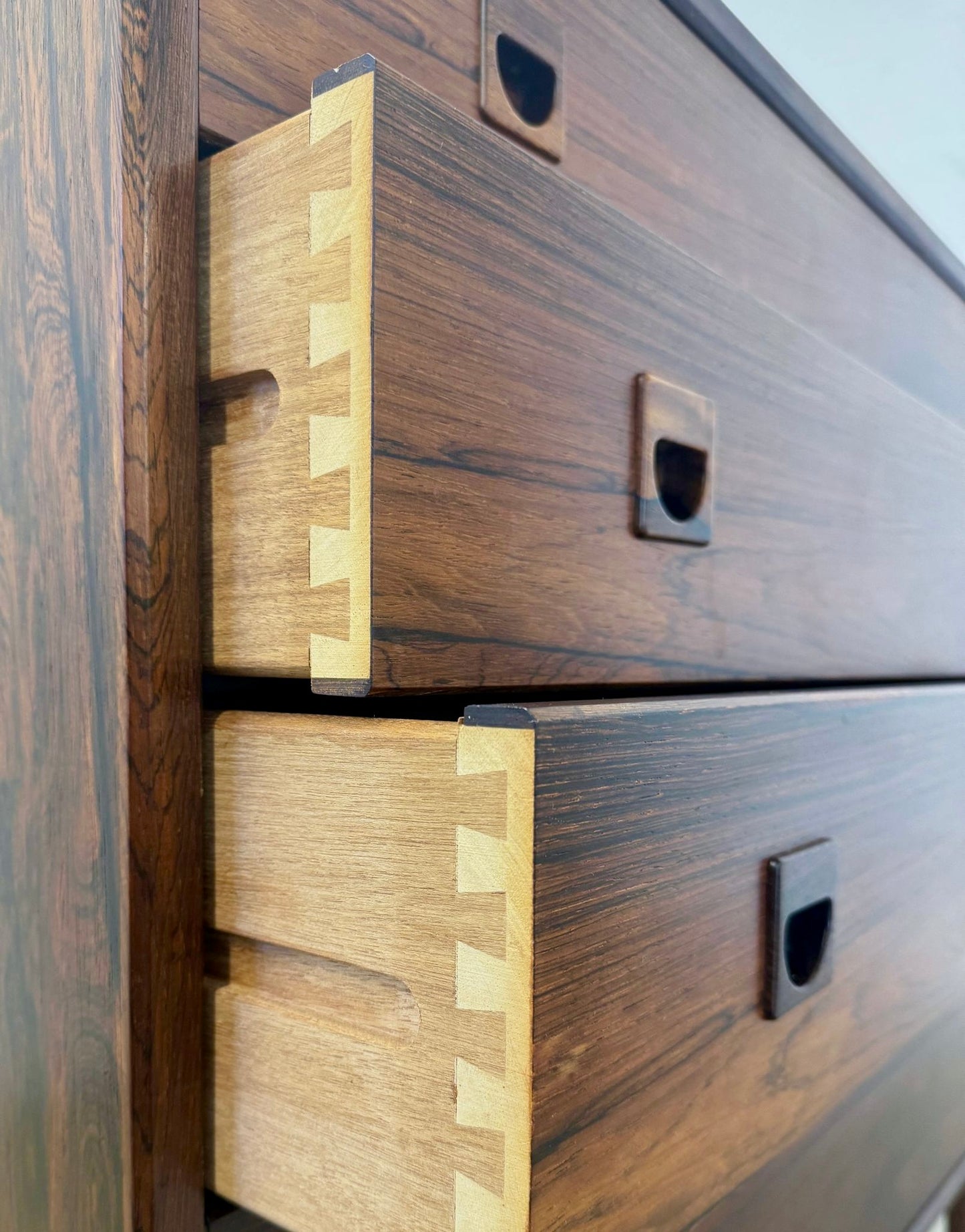 Brouer Møbelfabrik
5 Drawer Dresser in Rosewood Designed by Erik Brouer - #A1697