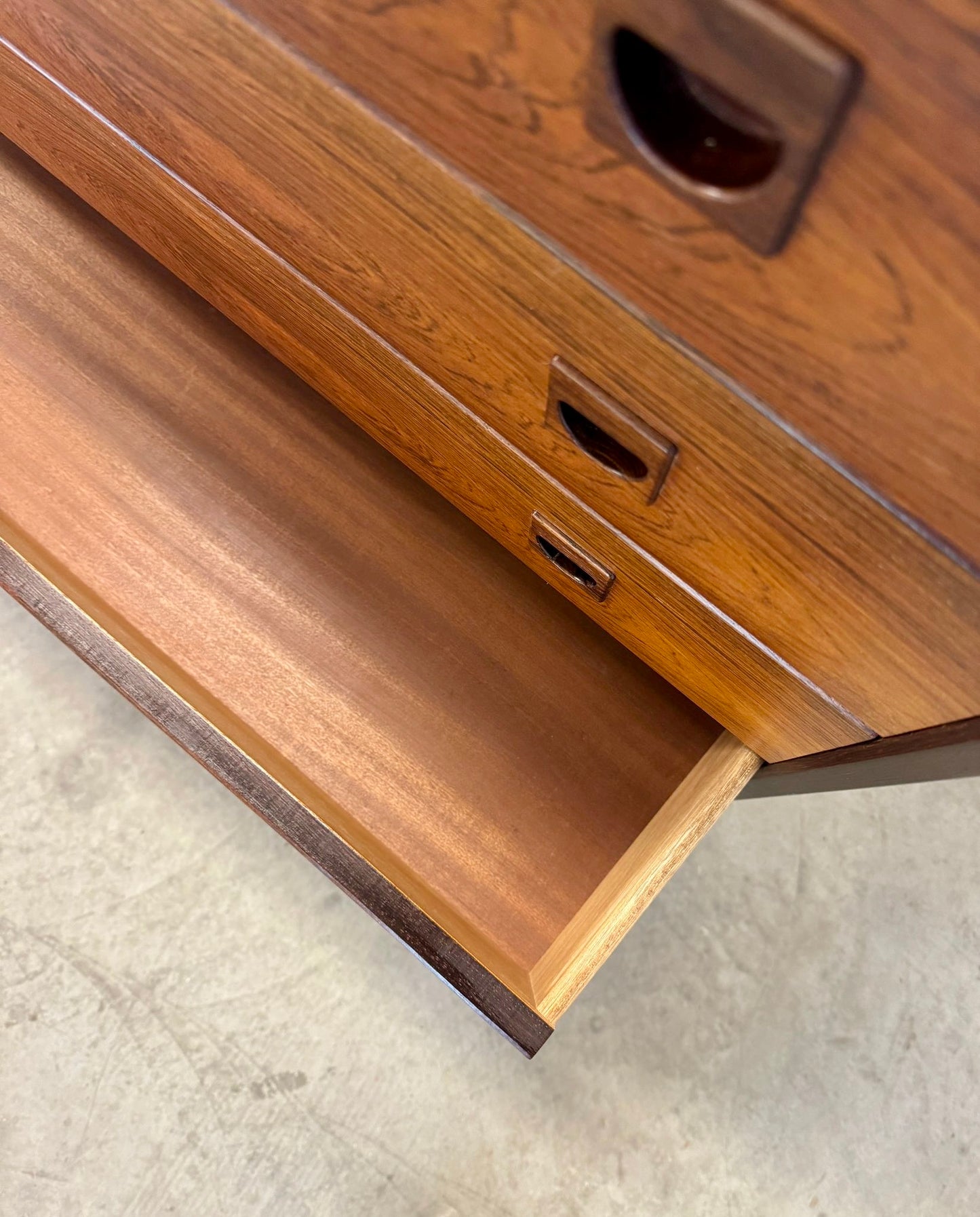 Brouer Møbelfabrik
5 Drawer Dresser in Rosewood Designed by Erik Brouer - #A1697