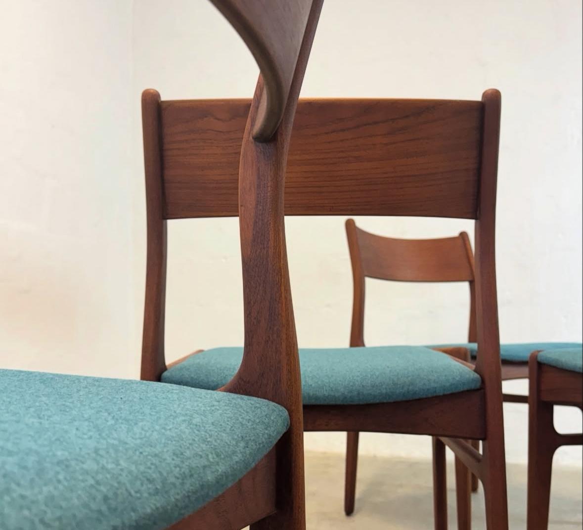 Funder-Schmidt & Madsen
Set of 6 Teak Dining Chairs - #A1772