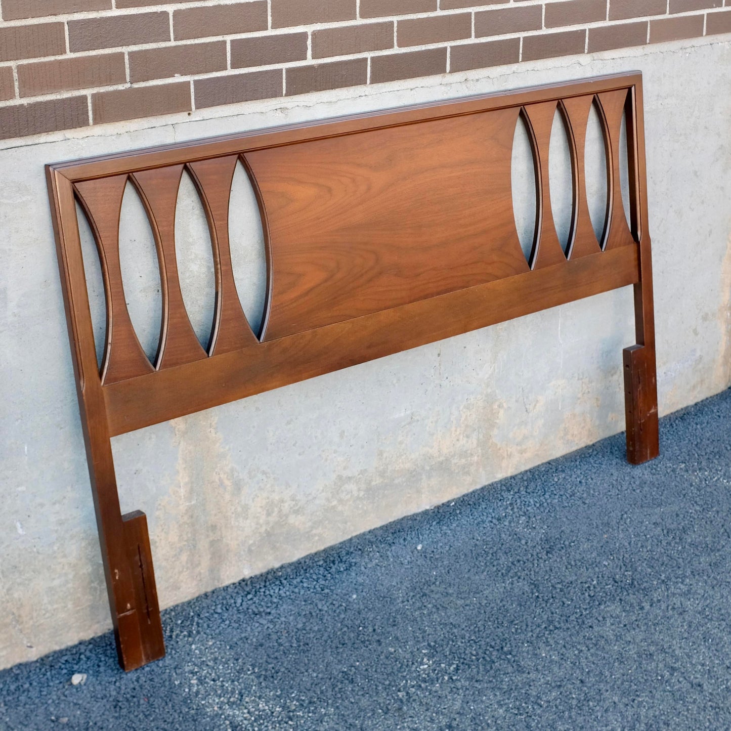 United Furniture "Silhouette '70" Queen Size Walnut Headboard