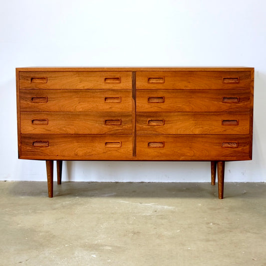 Hundevad & Co. Rosewood Model HU 40/16 Low Dresser Designed by Carlo Jensen