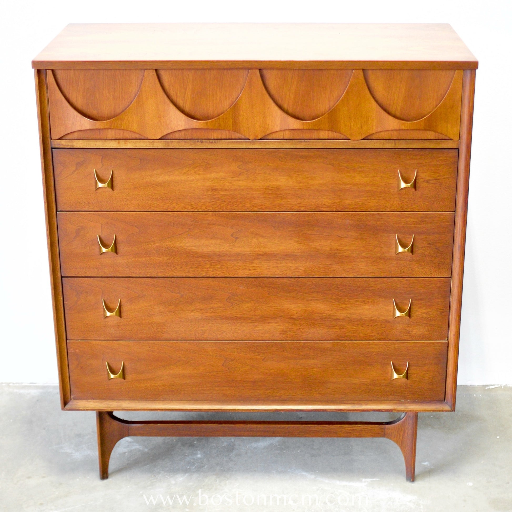 broyhill vintage mid century modern saga 5 drawer walnut dresser MCM mid century modern vintage walnut 5 drawer tall dresser by Broyhill for their iconic Brasilia line. Circa 1960's. Beautiful walnut wood grains, iconic 'swoops', original brass hardware. Doesn't get much more
