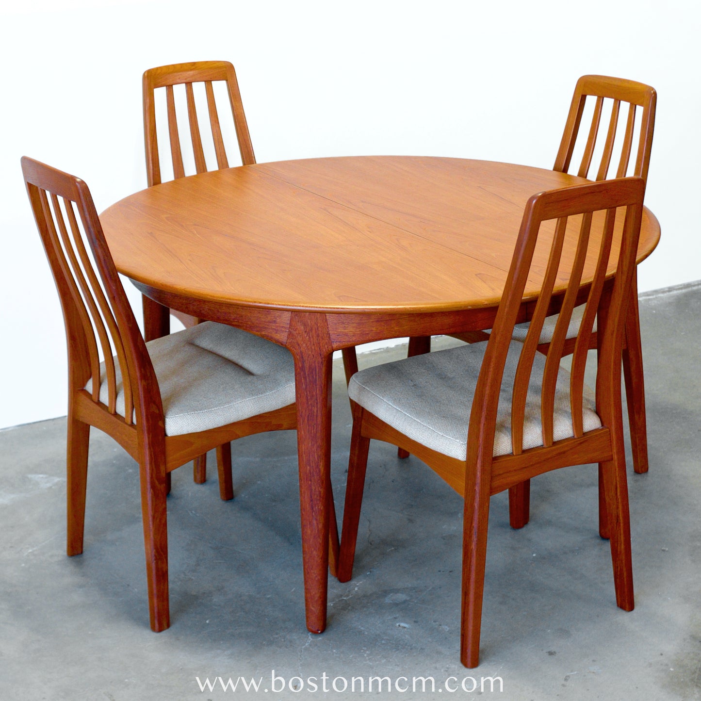 Sorø Stolefabrik Model #62 Danish Teak Round Dining Table with 4 Leaves Designed by Henning Kjærnulf - #A1665