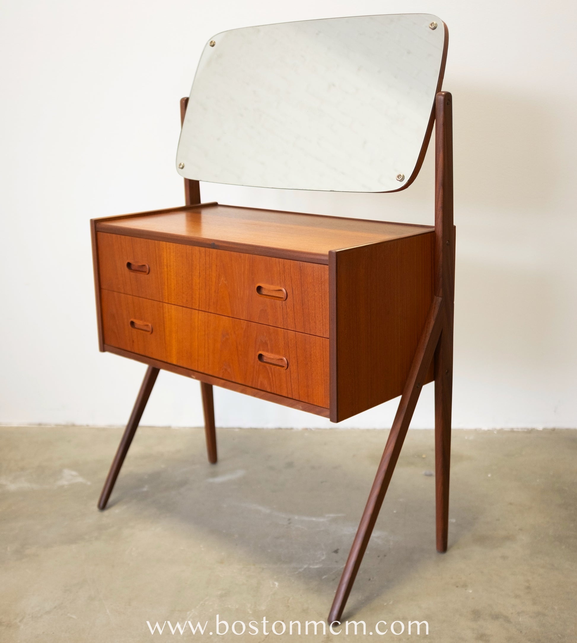Danish Teak Vanity / Dressing Table with Adjustable Mirror #A1499 – Boston Mid Century Modern Danish Teak Vanity / Dressing Table with Adjustable Mirror #A1499 – Boston Mid Century Modern