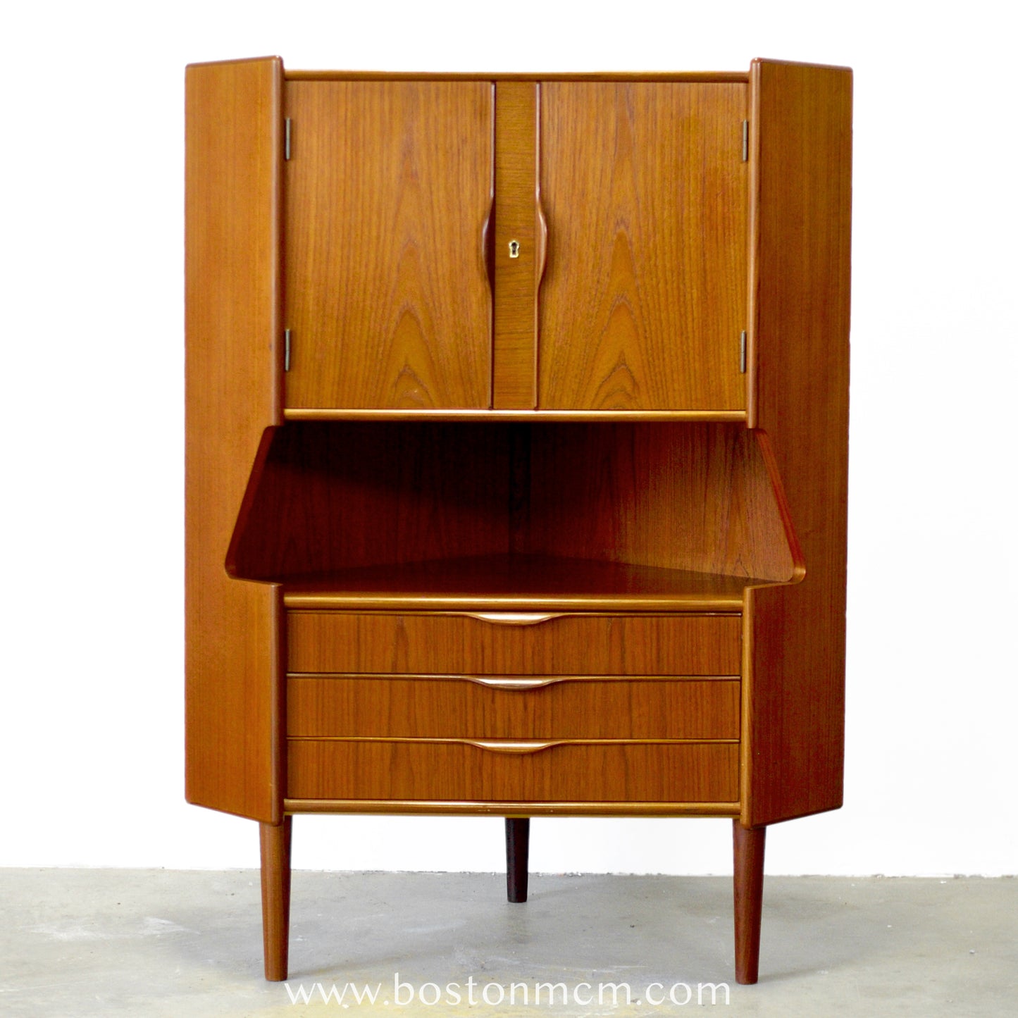 Omann Jun. Møbelfabrik Teak Corner Cabinet with Bar - #A1806
