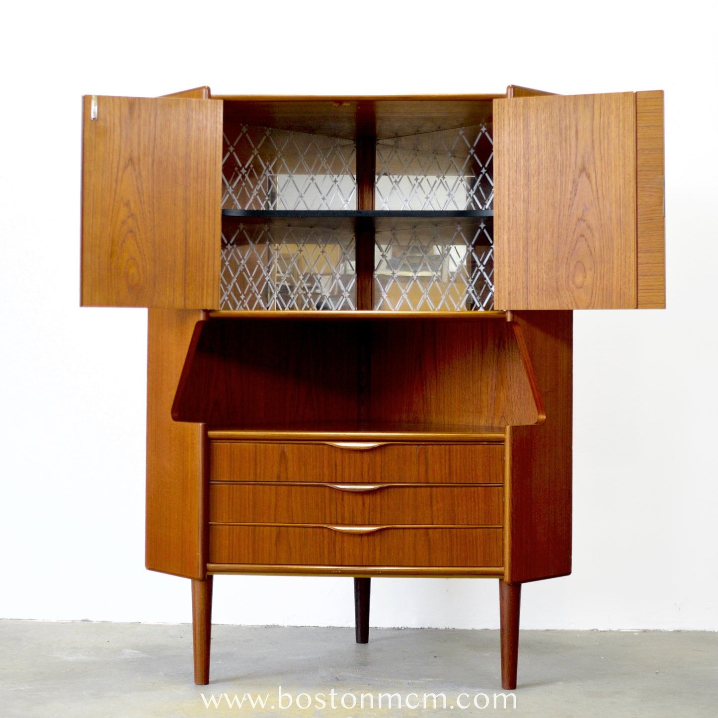 Omann Jun. Møbelfabrik Teak Corner Cabinet with Bar - #A1806