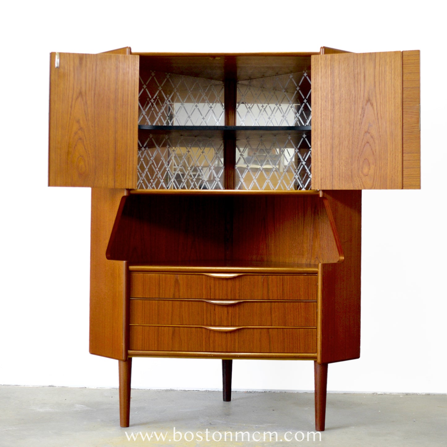 Omann Jun. Møbelfabrik Teak Corner Cabinet with Bar - #A1806