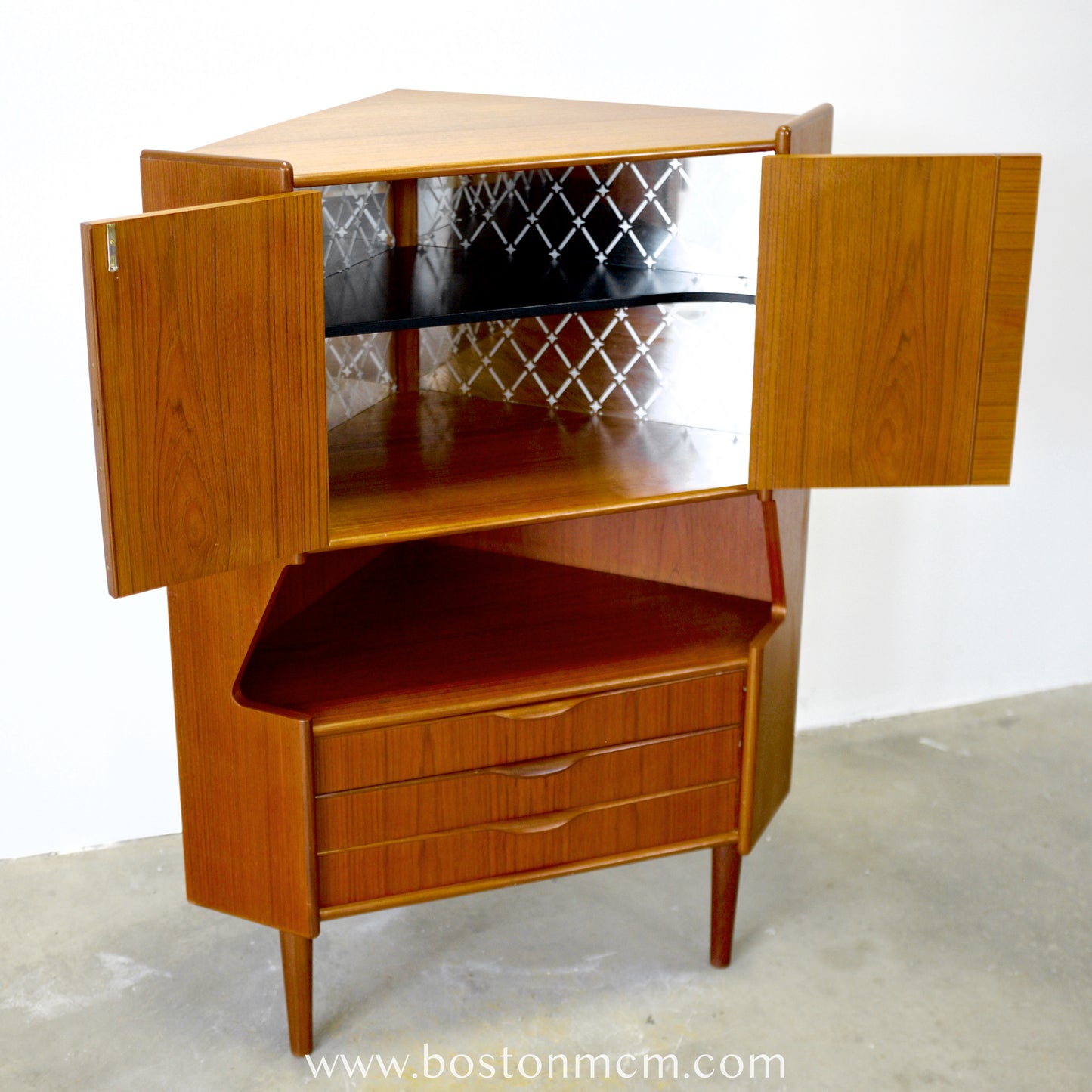 Omann Jun. Møbelfabrik Teak Corner Cabinet with Bar - #A1806