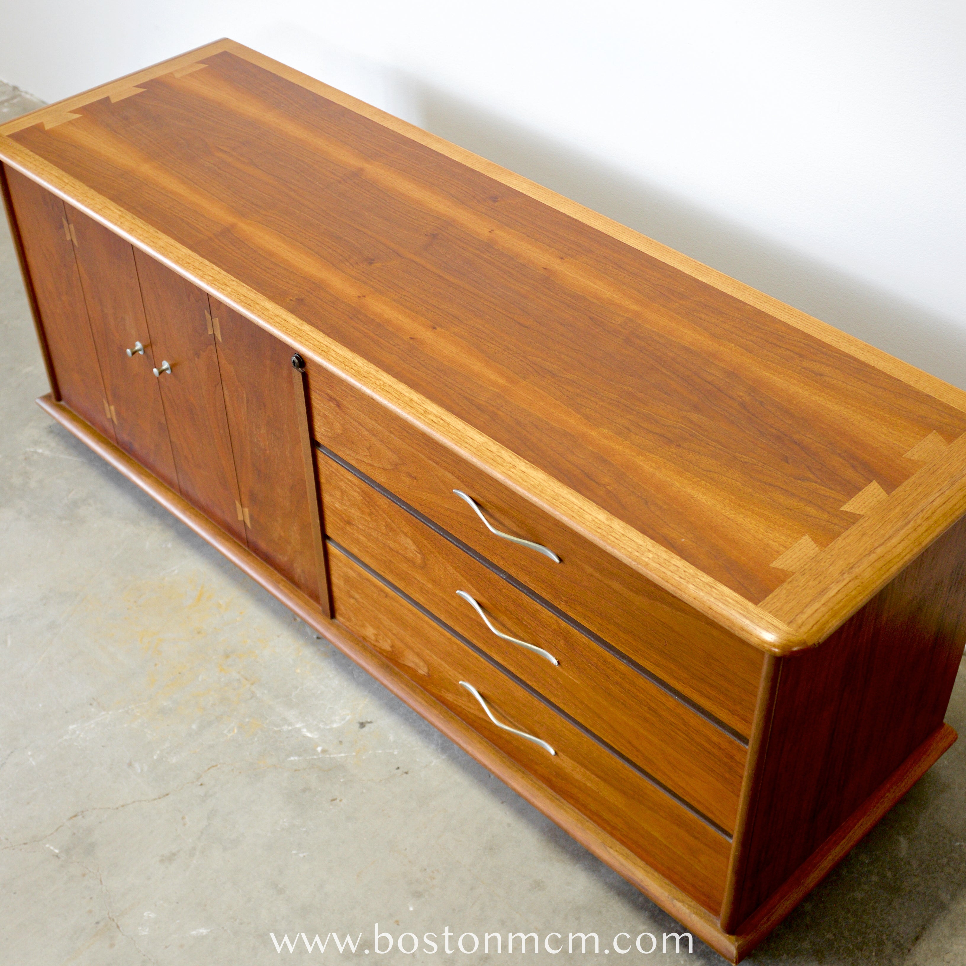 最終値下　FILM Bed side chest 1960s 1960s Vintage Cannonball Twin Bed Frame | Chairish
