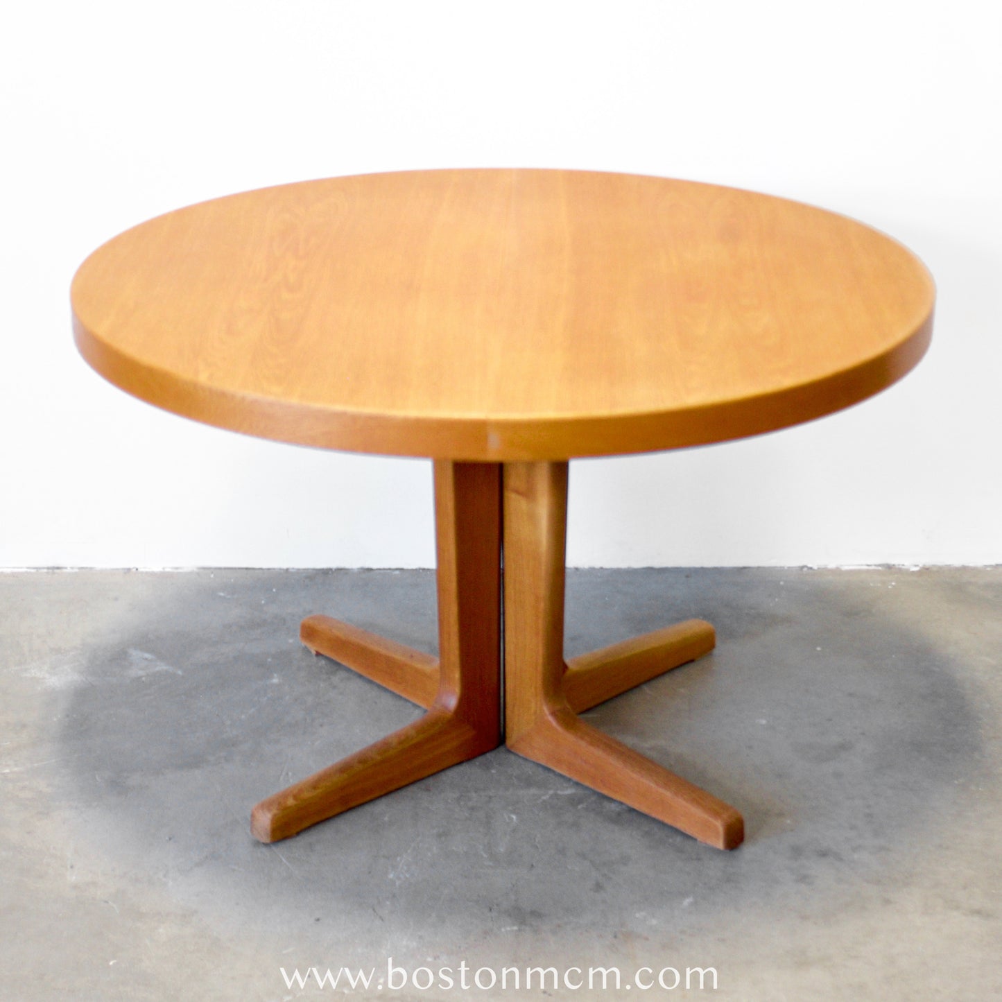 Skovby Møbelfabrik Round Dining Table - #A1534