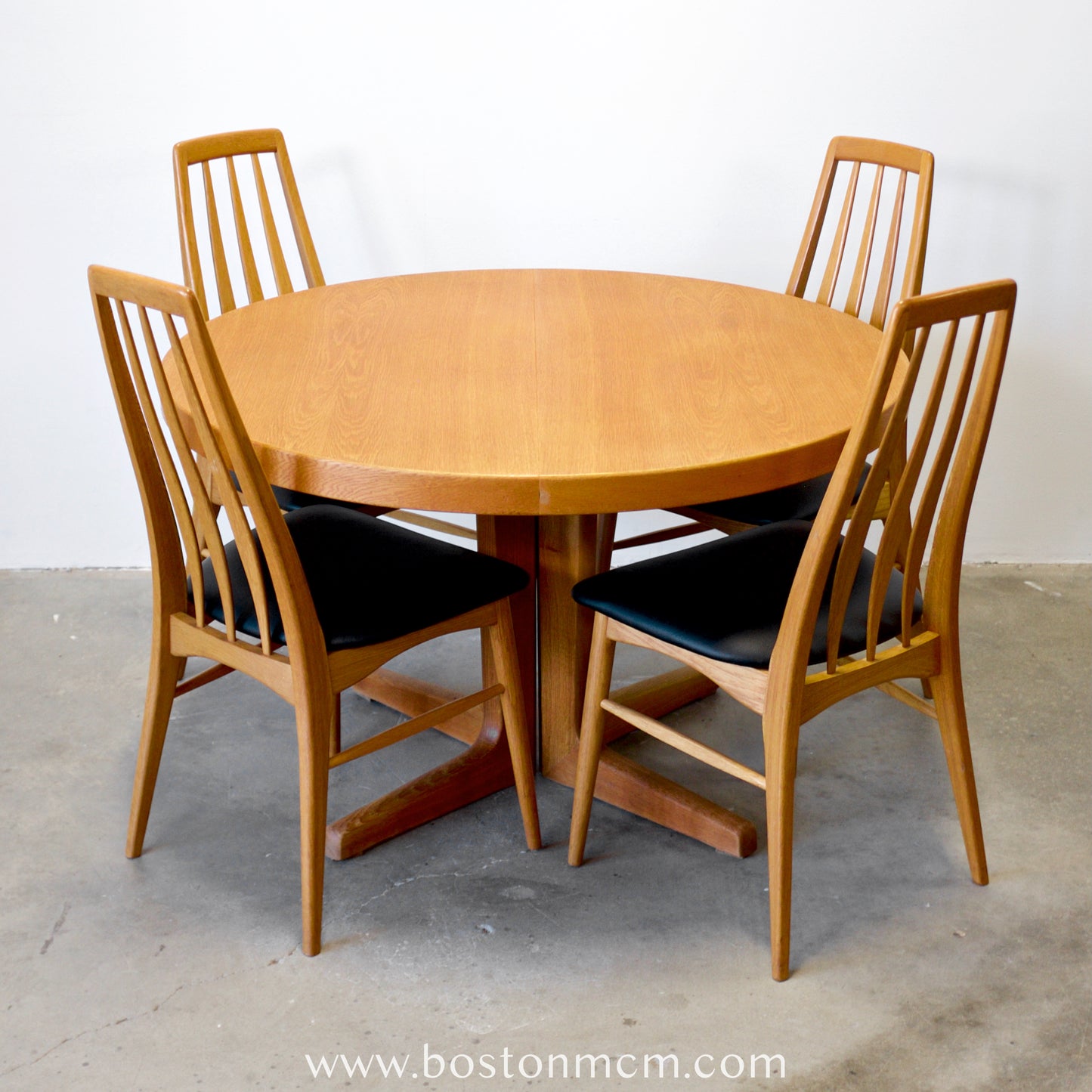 Skovby Møbelfabrik Round Dining Table - #A1534