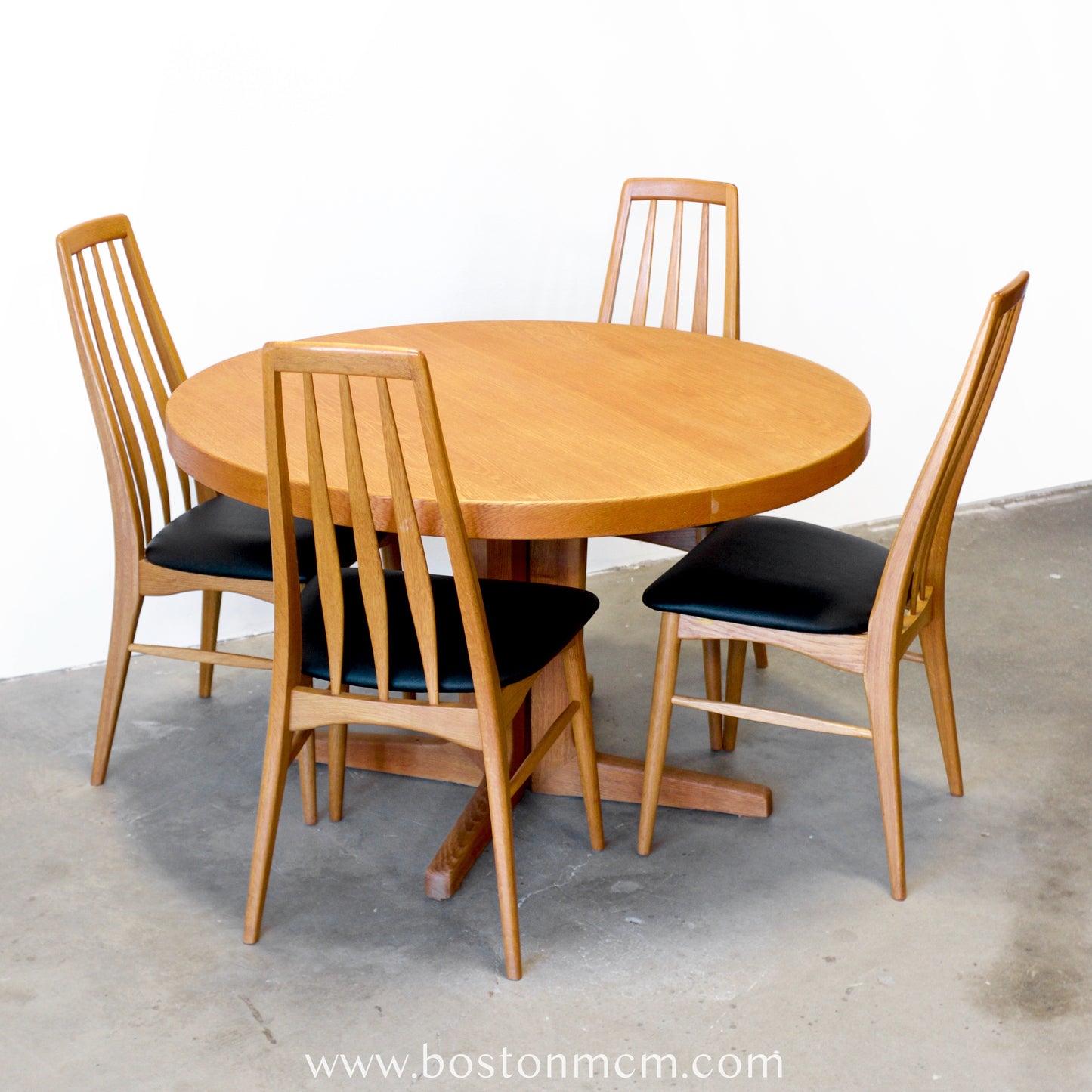 Skovby Møbelfabrik Round Dining Table - #A1534