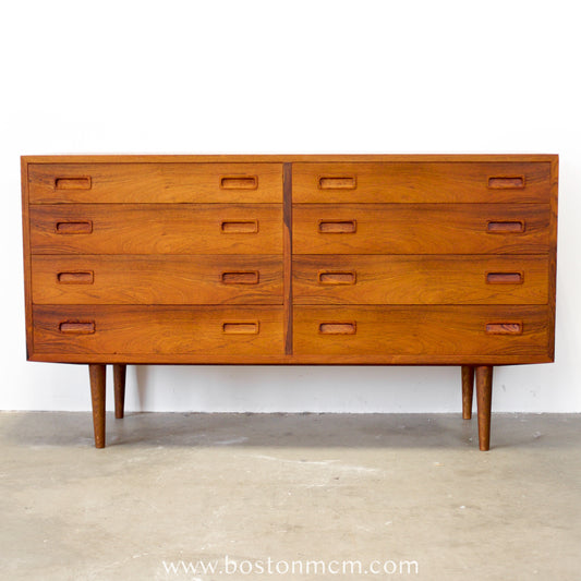 Hundevad & Co. Rosewood Model HU 40/16 Low Dresser Designed by Carlo Jensen