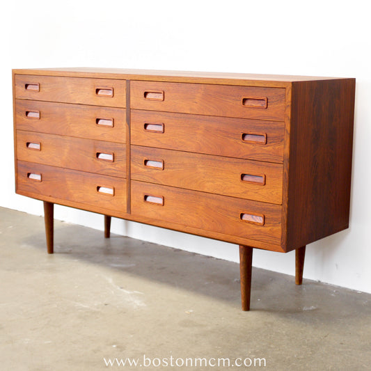 Hundevad & Co. Rosewood Model HU 40/16 Low Dresser Designed by Carlo Jensen
