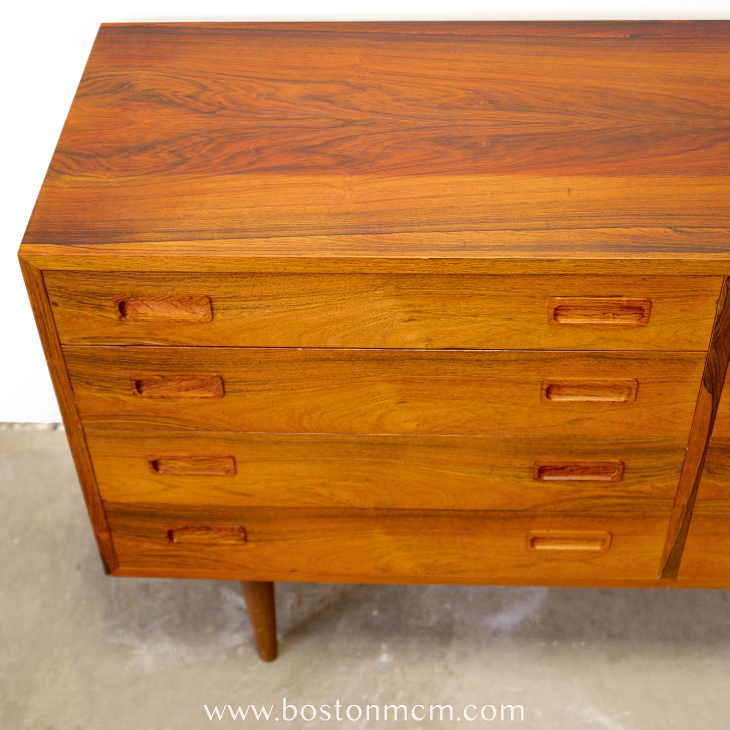 Hundevad & Co. Rosewood Model HU 40/16 Low Dresser Designed by Carlo Jensen