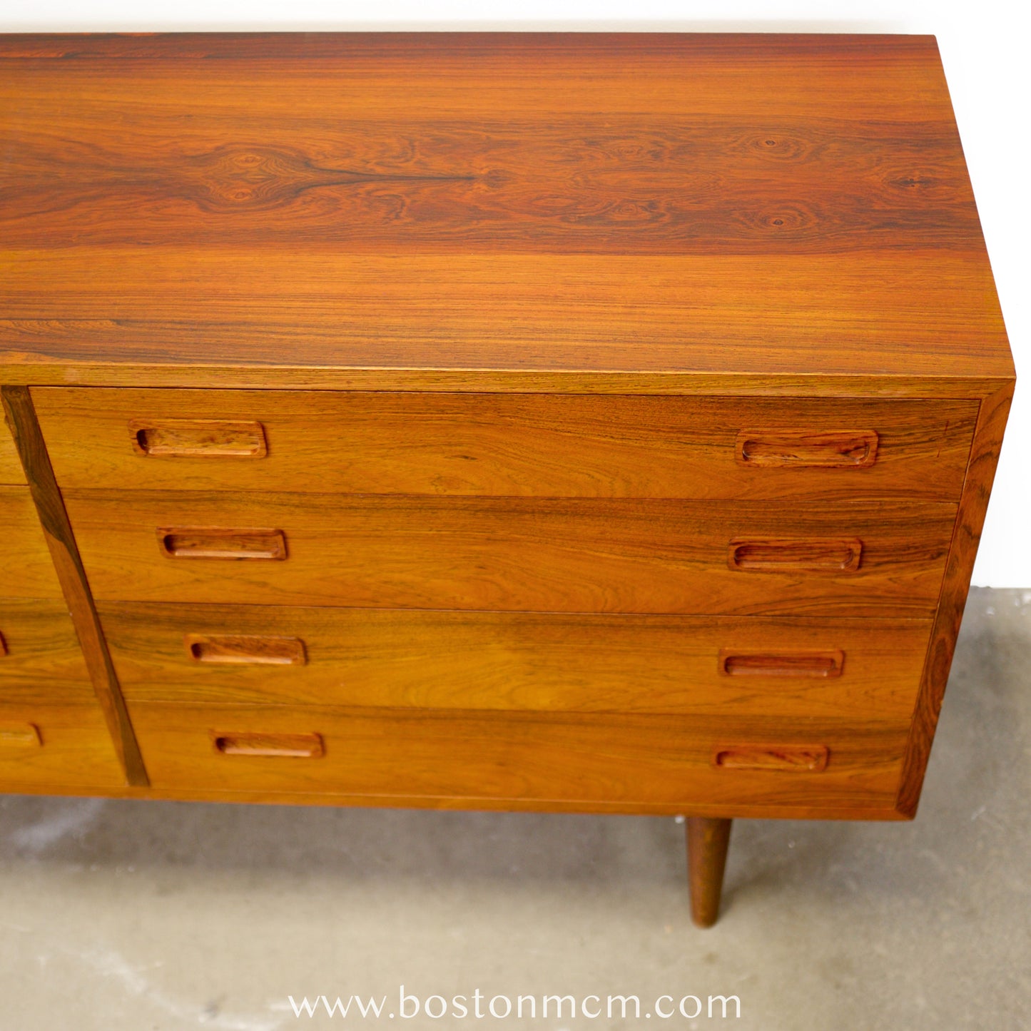 Hundevad & Co. Rosewood Model HU 40/16 Low Dresser Designed by Carlo Jensen