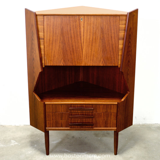 Danish Rosewood Corner Cabinet in the style of Omann Jun. Møbelfabrik / Gunni Omann - #A1855