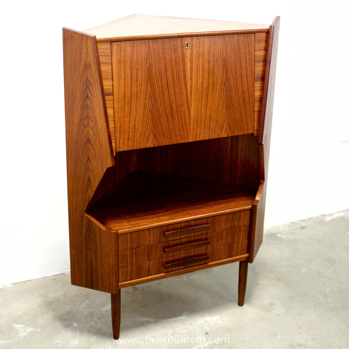 Danish Rosewood Corner Cabinet in the style of Omann Jun. Møbelfabrik / Gunni Omann - #A1855