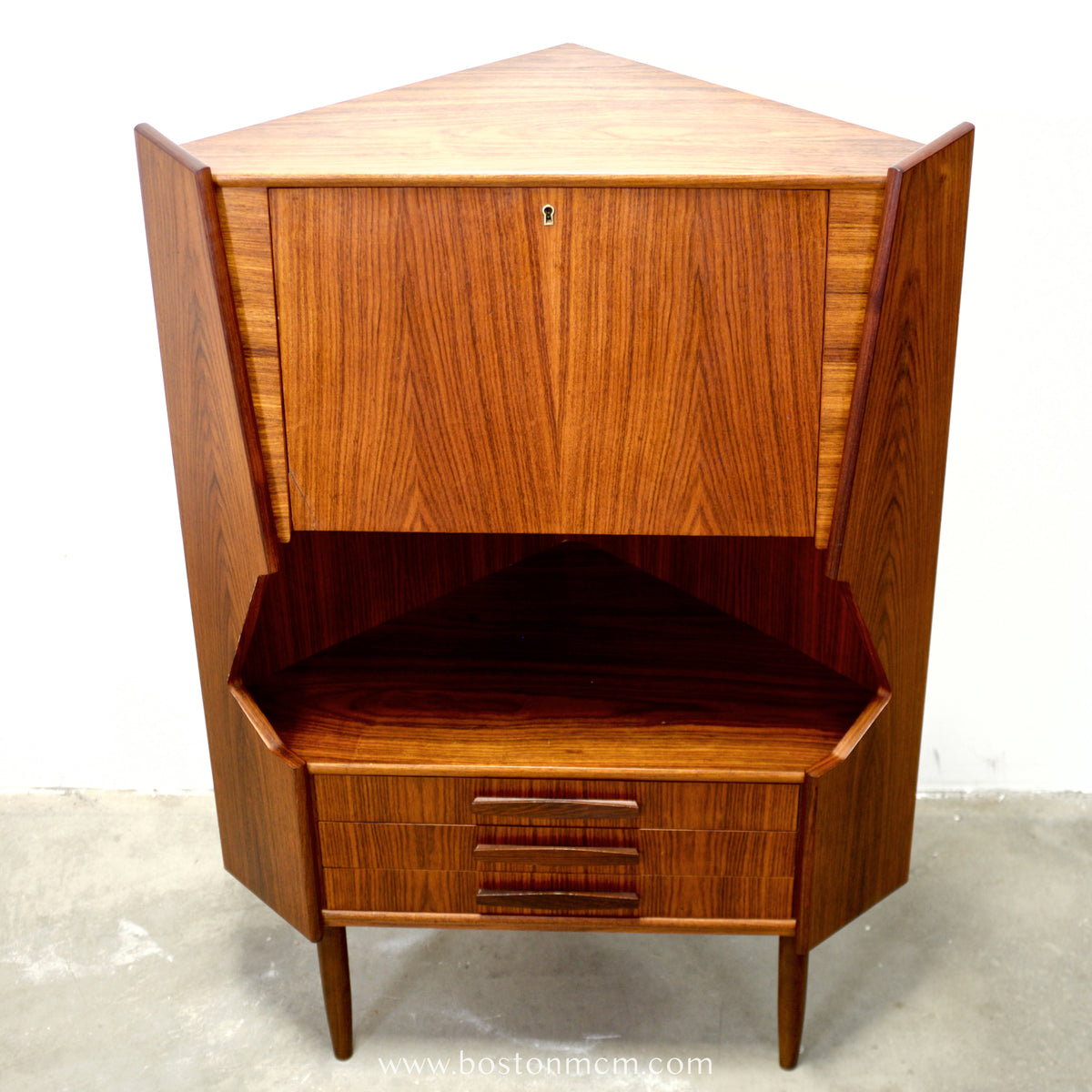 Danish Rosewood Corner Cabinet in the style of Omann Jun. Møbelfabrik / Gunni Omann - #A1855