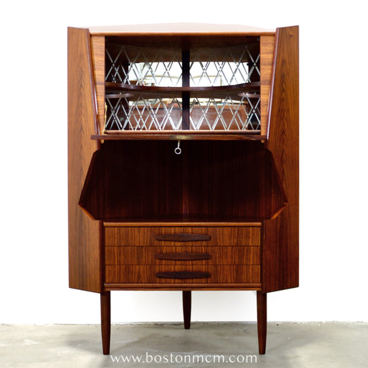 Danish Rosewood Corner Cabinet in the style of Omann Jun. Møbelfabrik / Gunni Omann - #A1855