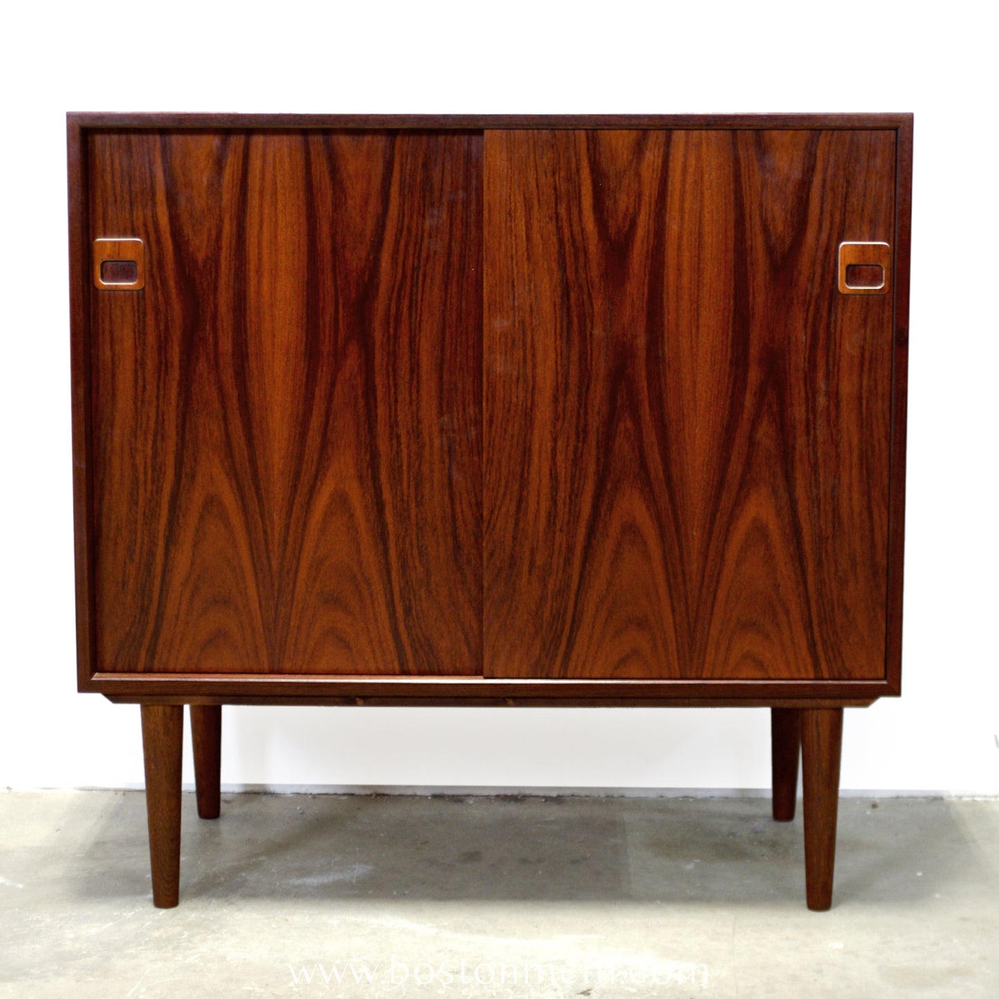 Hjørnebo Møbelfabrik “Hjørnebo System” Rosewood Cabinet / Small Sideboard - #A1860