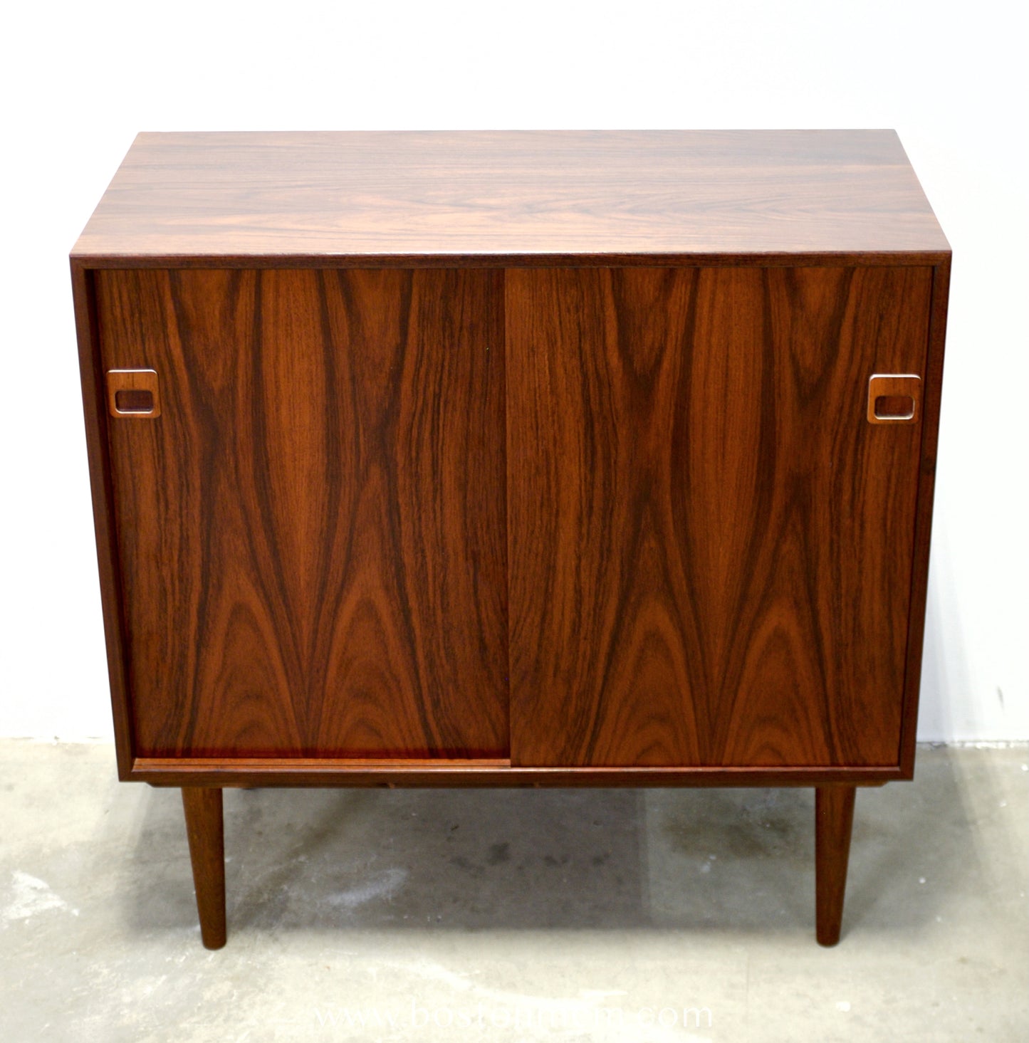 Hjørnebo Møbelfabrik “Hjørnebo System” Rosewood Cabinet / Small Sideboard - #A1860