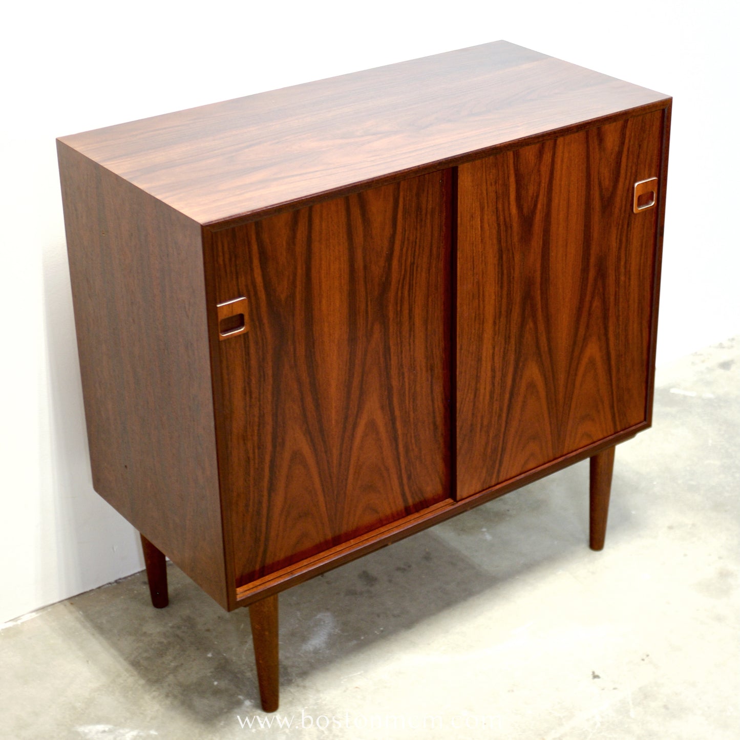 Hjørnebo Møbelfabrik “Hjørnebo System” Rosewood Cabinet / Small Sideboard - #A1860
