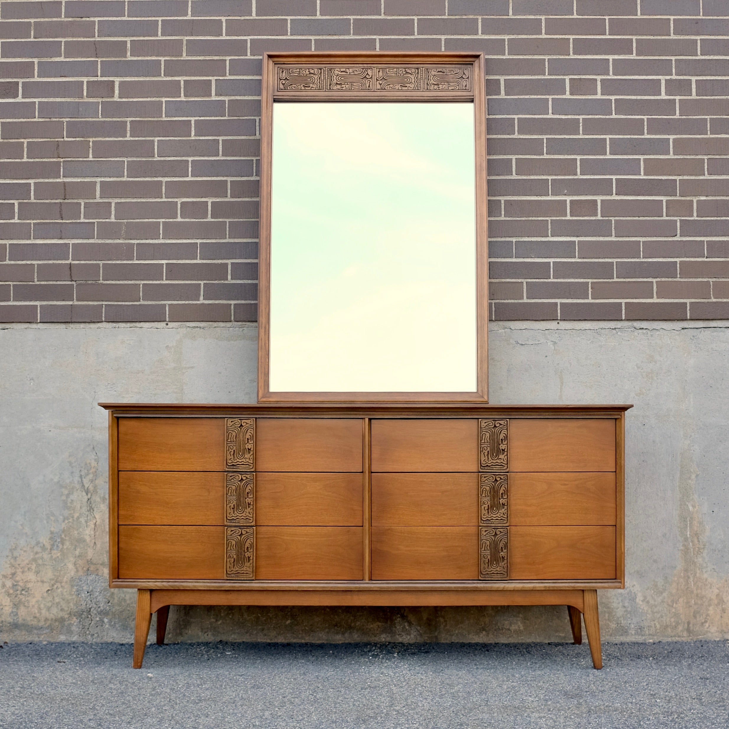 Bassett dresser deals vintage