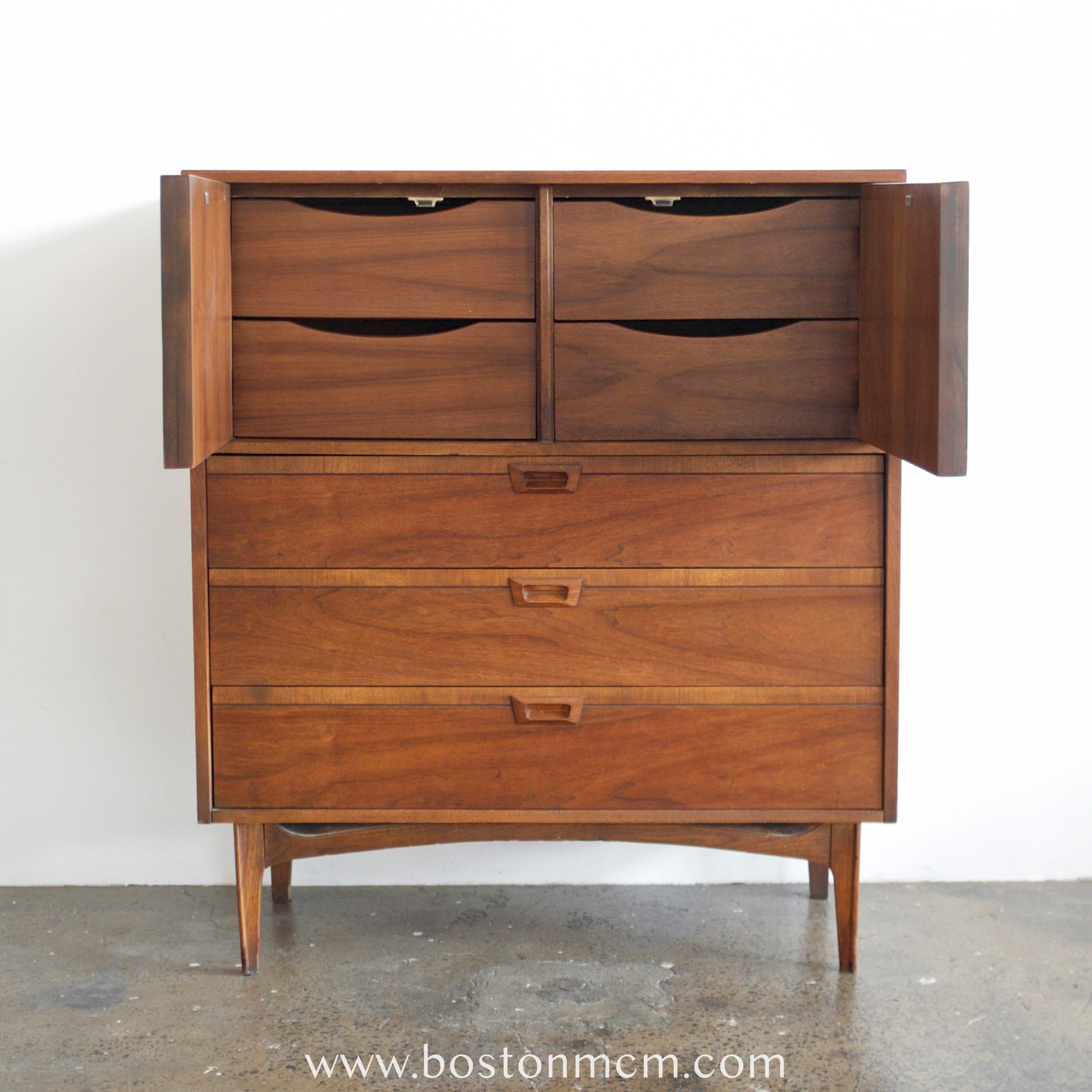 Vintage Mid Century Modern United Furniture Walnut Tall Dresser Boston Mid Century Modern Vintage Mid Century Modern United Furniture Walnut Tall Dresser Boston Mid Century Modern