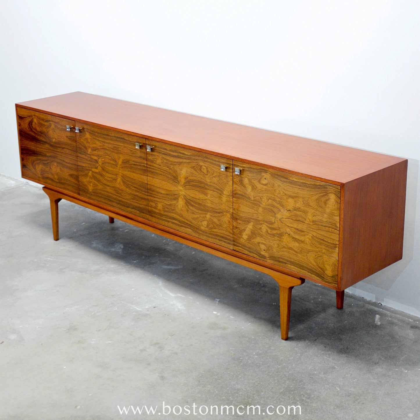 Everest Furniture Rosewood Credenza with Pull-Out Trays