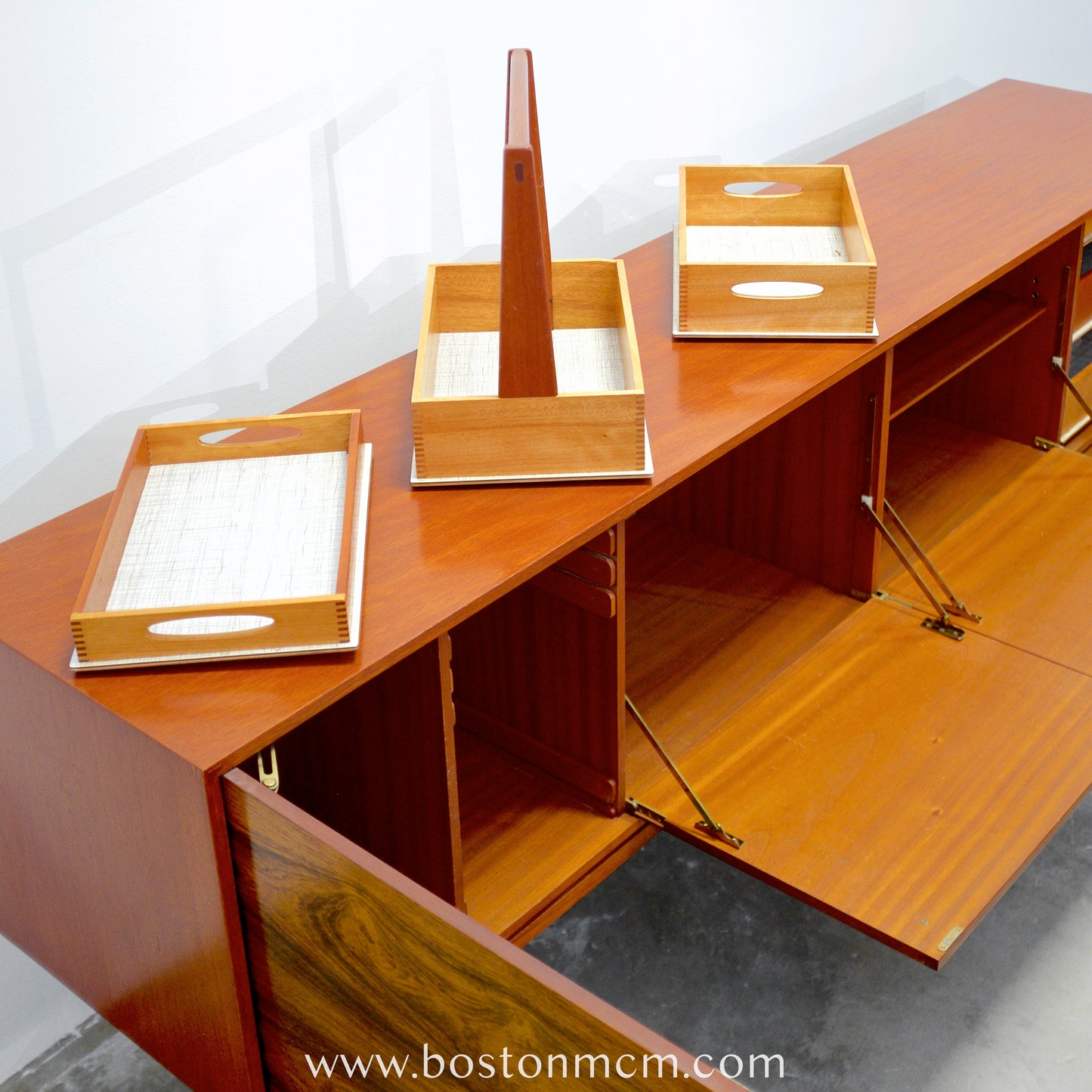 Everest Furniture Rosewood Credenza with Pull-Out Trays